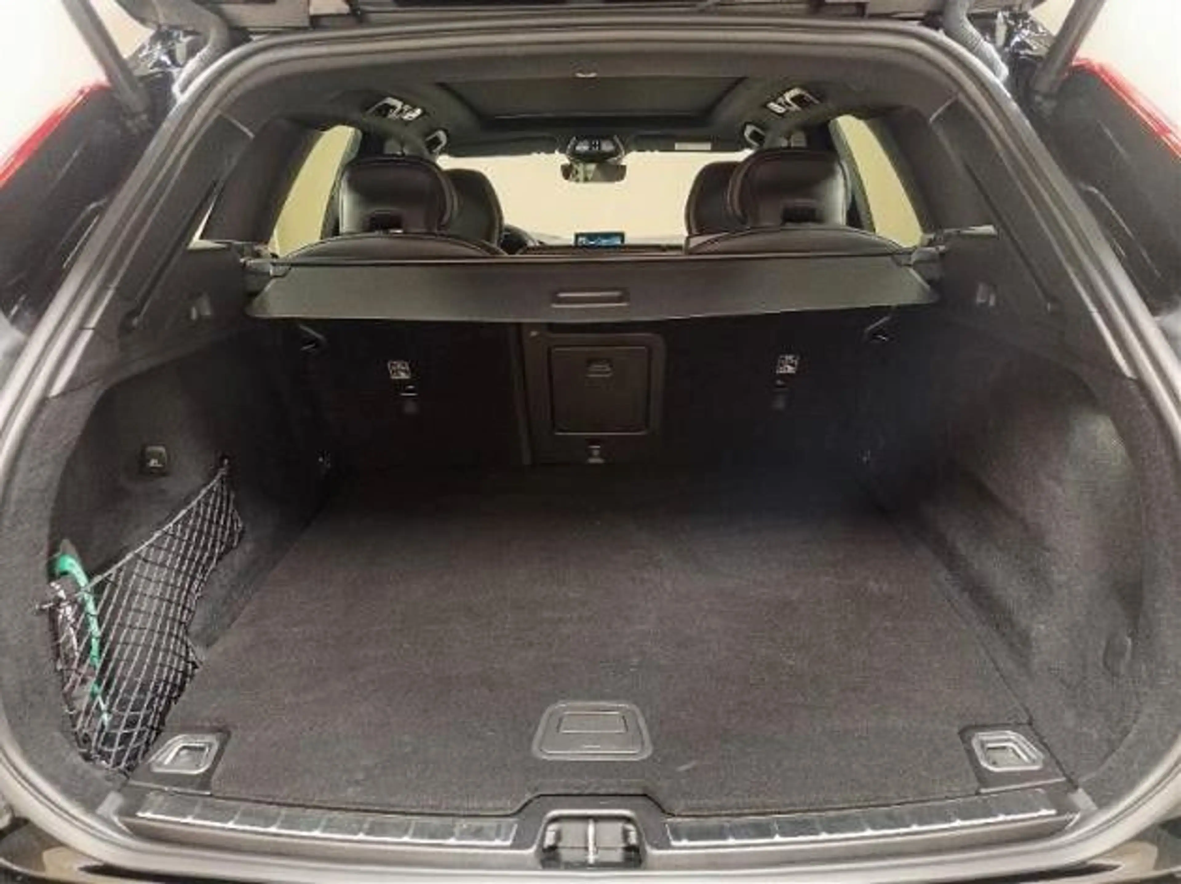 Volvo XC60 T6 Plus Black Edition Recharge Plug-In Hy — photo 9
