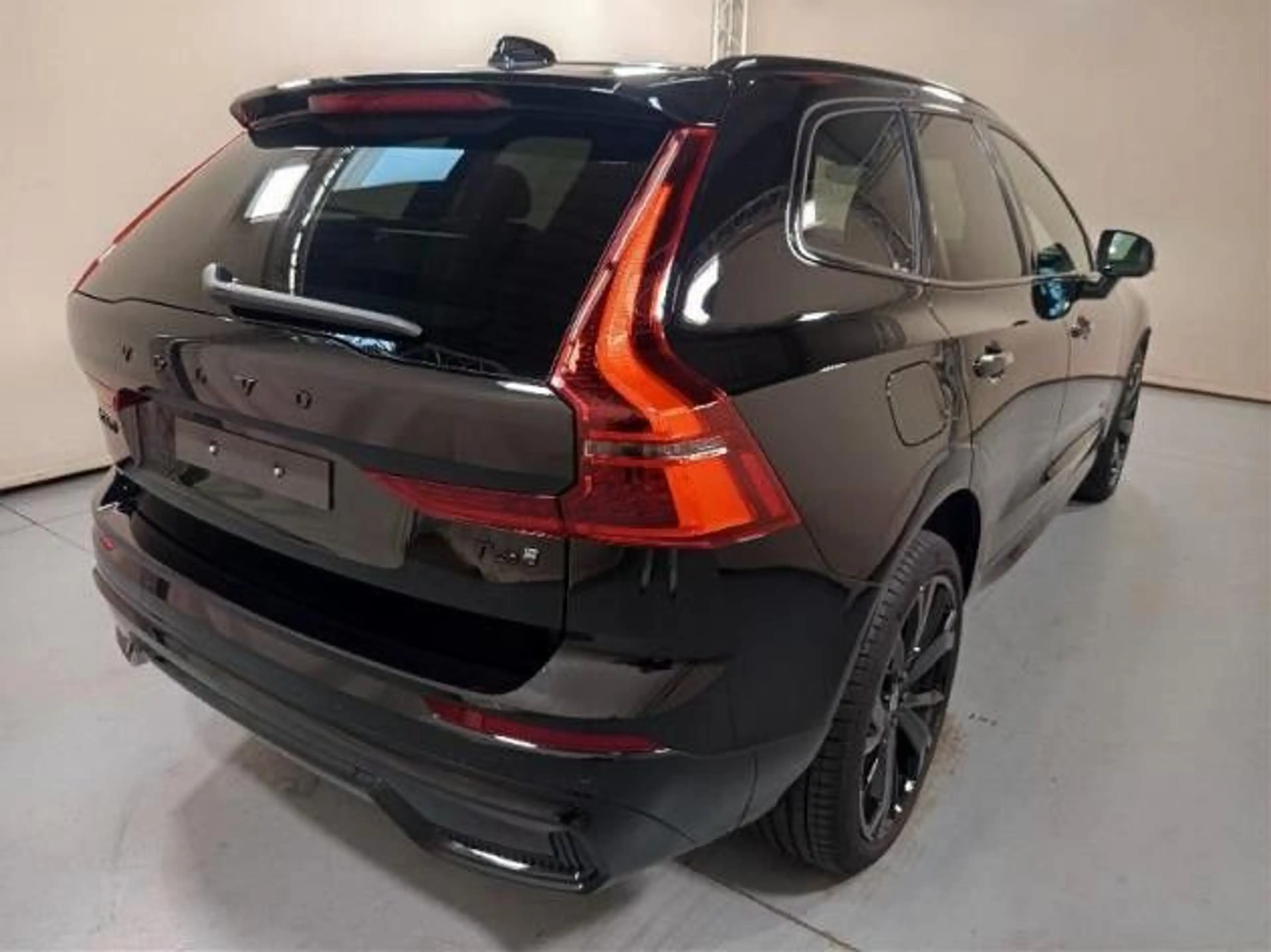 Volvo XC60 T6 Plus Black Edition Recharge Plug-In Hy — photo 2