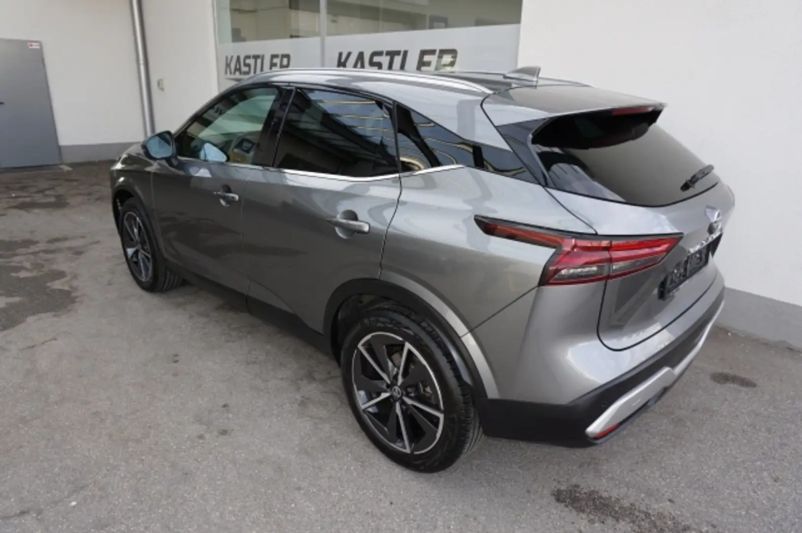 Nissan Qashqai Tekna 1,3 DIG-T 4x4 Aut. Grau - 2