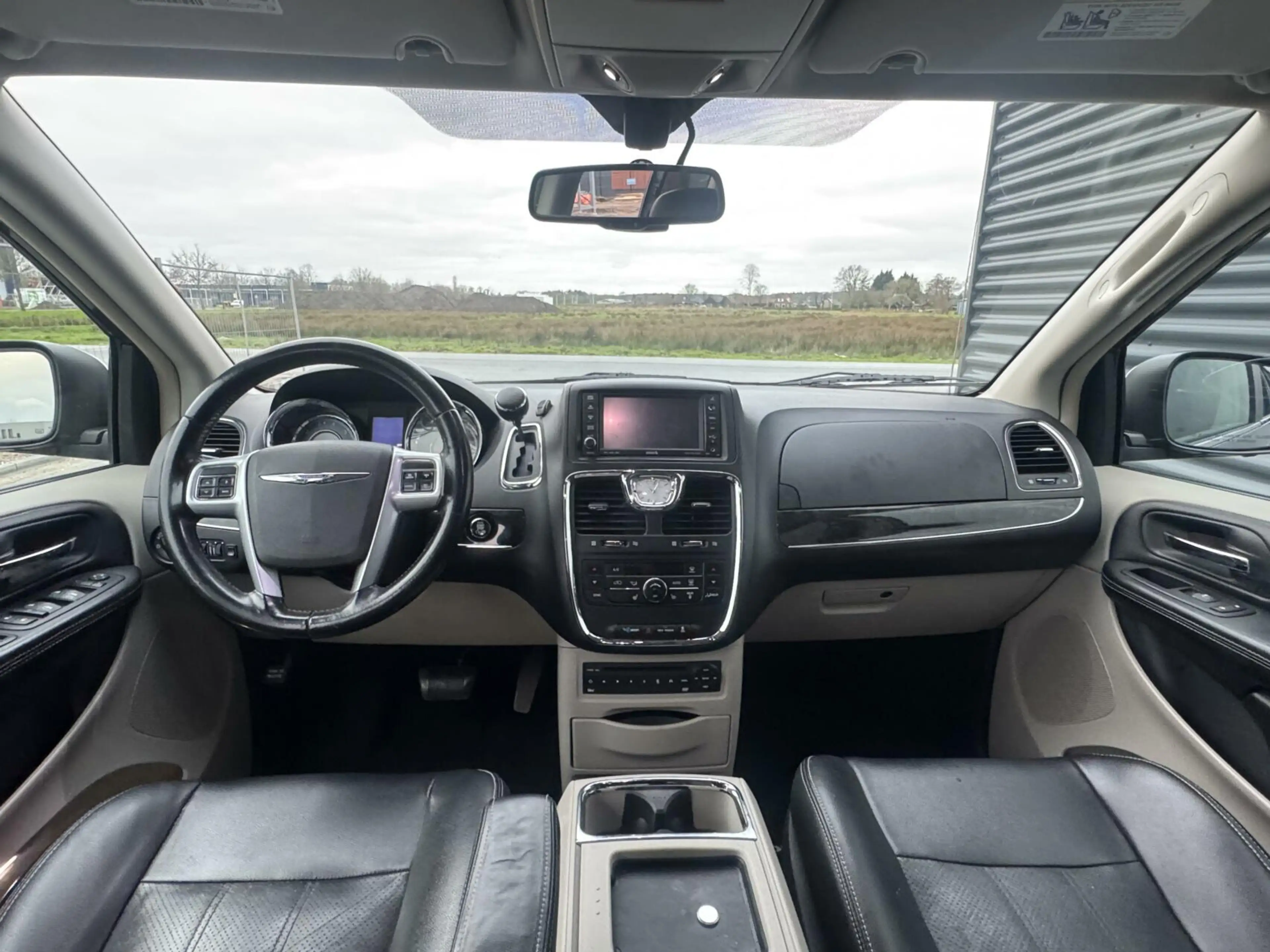Chrysler Grand Voyager 3.8 V6 Limited Edition — photo 14