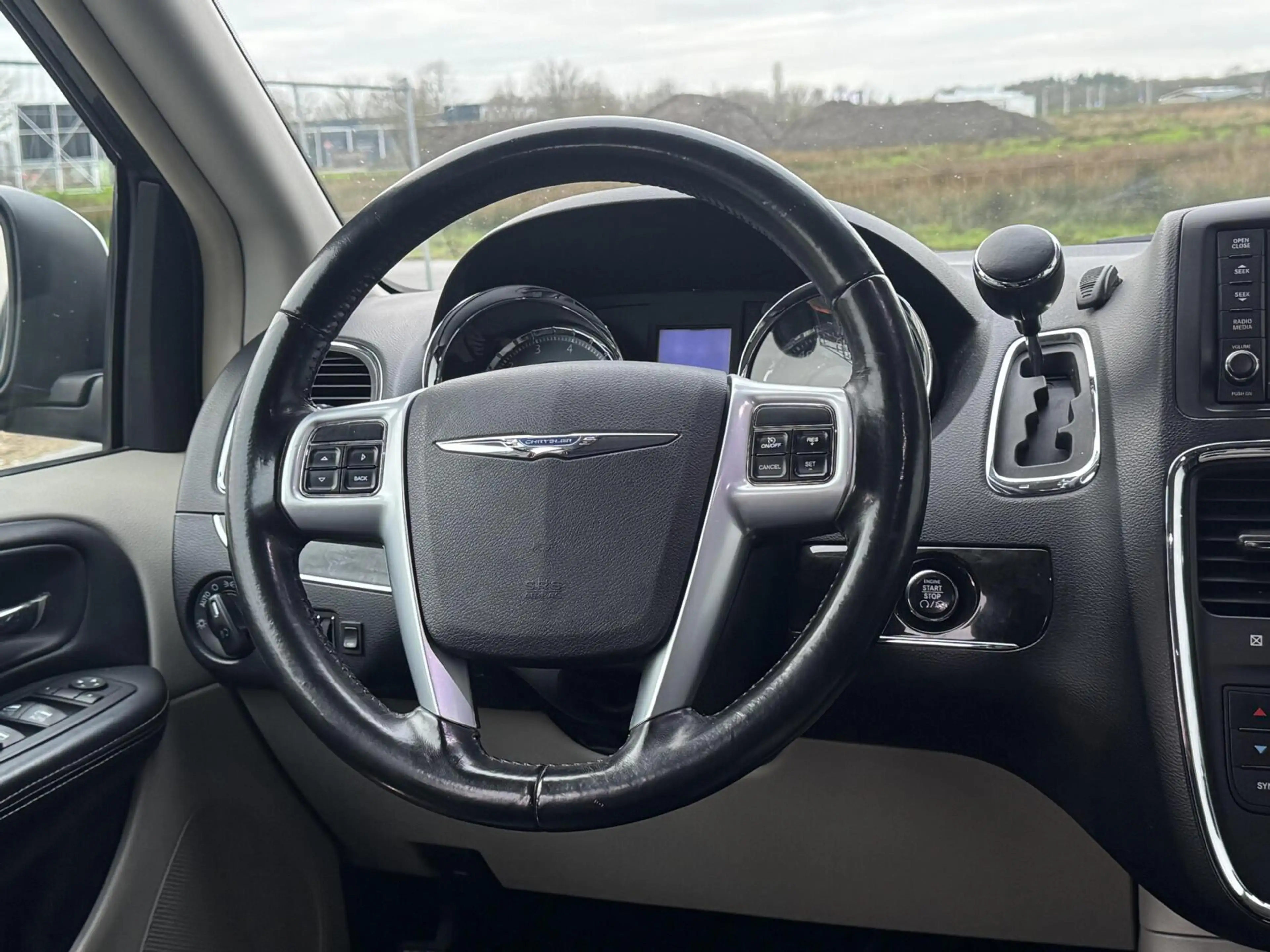 Chrysler Grand Voyager 3.8 V6 Limited Edition — photo 13