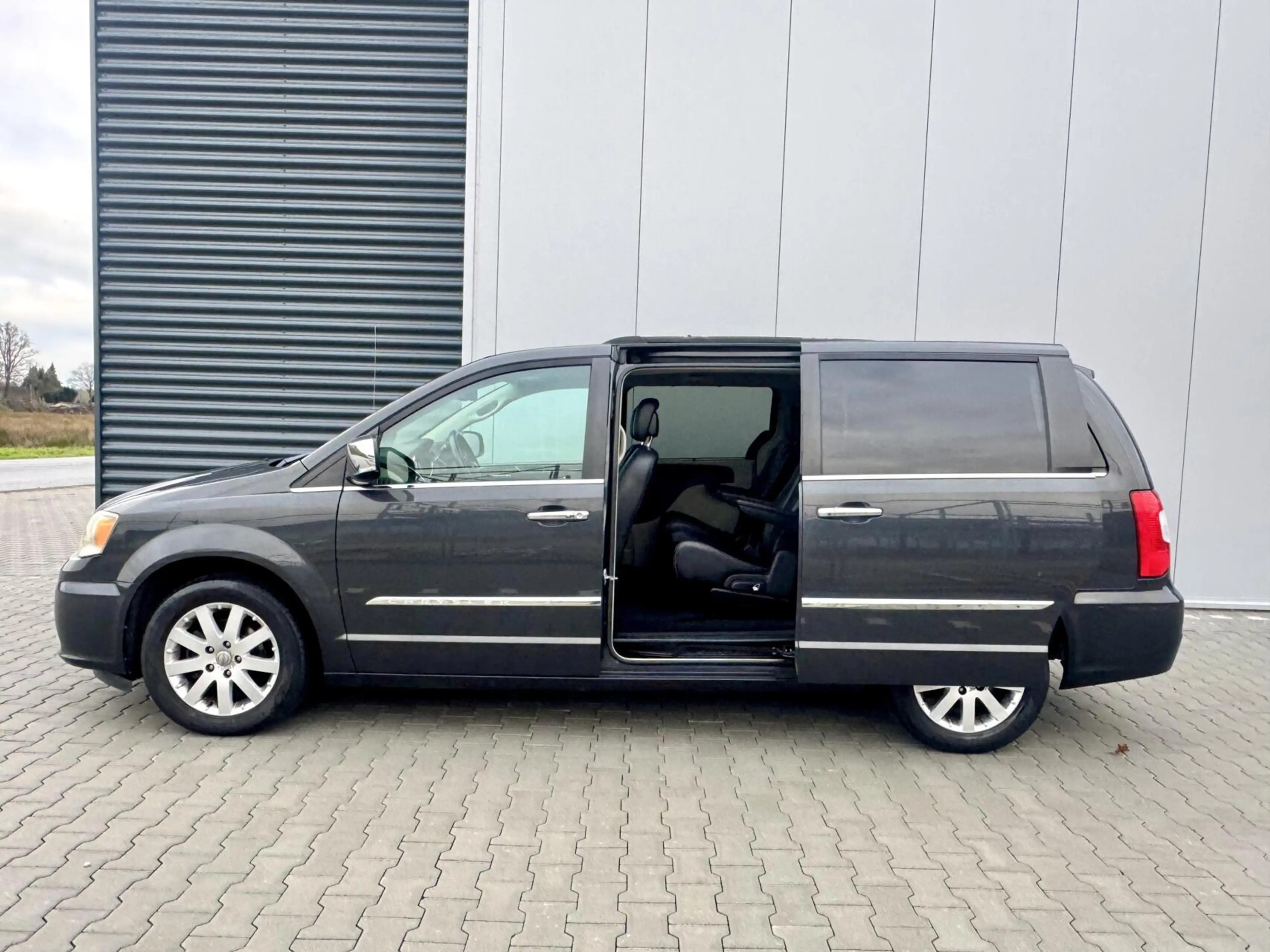 Chrysler Grand Voyager 3.8 V6 Limited Edition — photo 8
