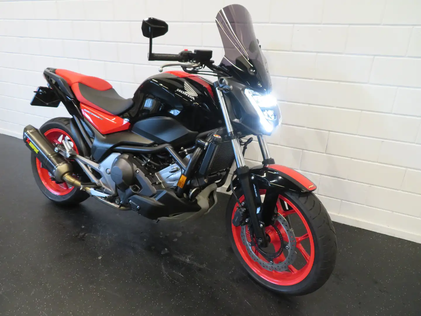 Honda NC 750 X DCT EEN TOPPER! AKRA Rood - 2
