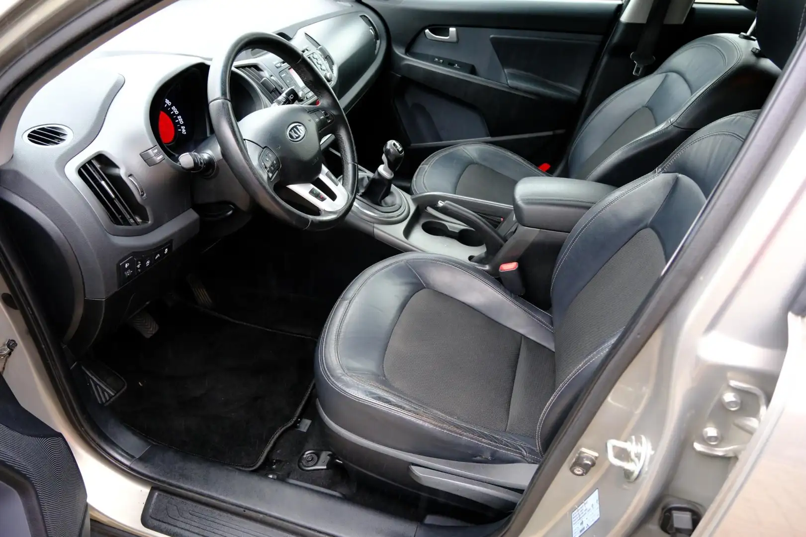 Kia Sportage 1.6 GDI X-ecutive Plus Pack Clima|Half Leder|LMV|C Grau - 2