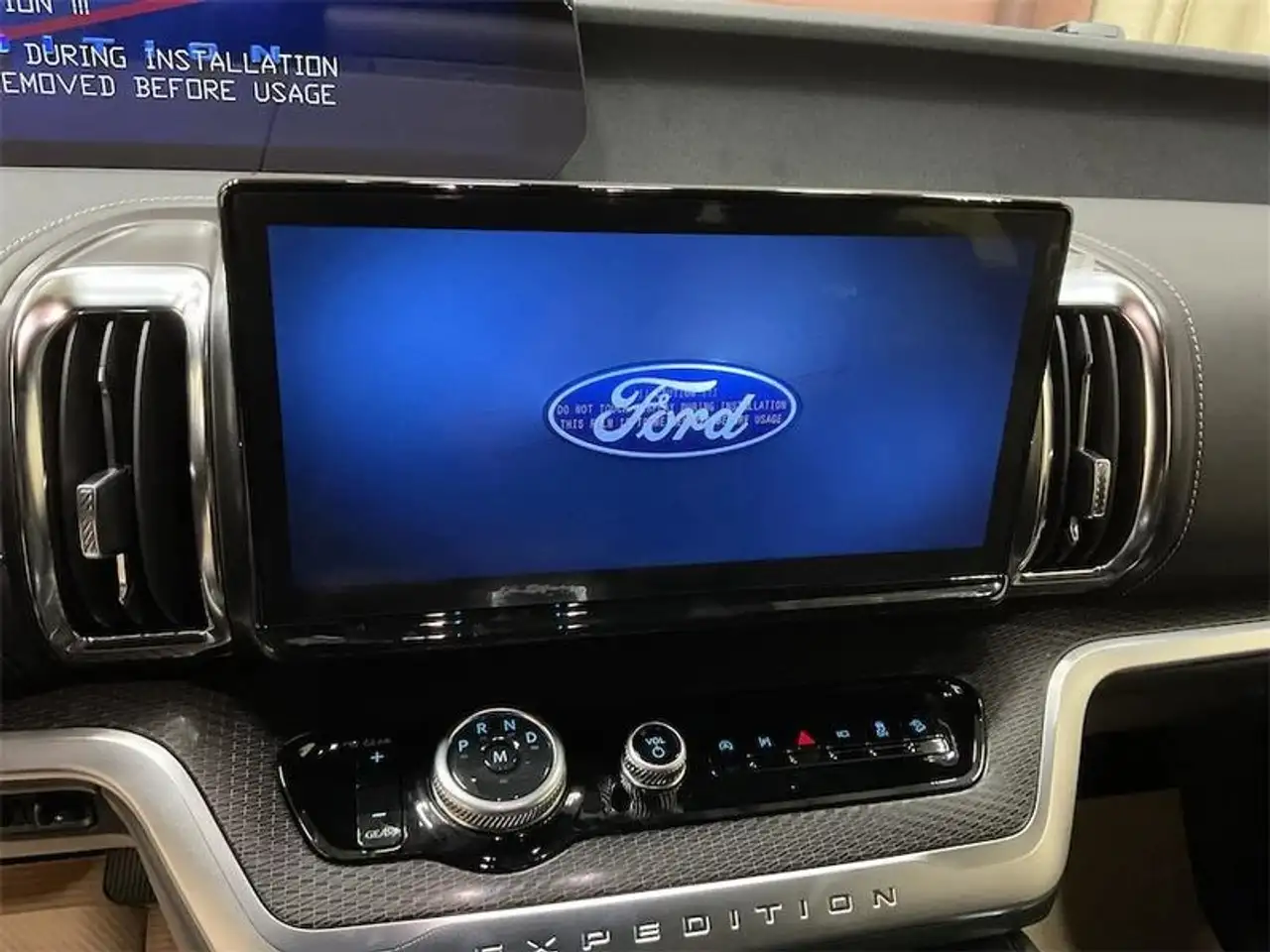 Ford Expedition снимка Ford Expedition