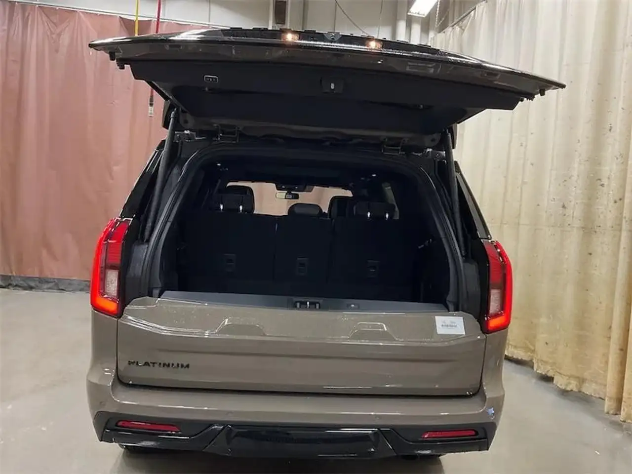 Ford Expedition снимка Ford Expedition
