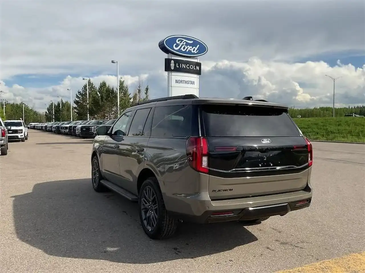 Ford Expedition снимка Ford Expedition