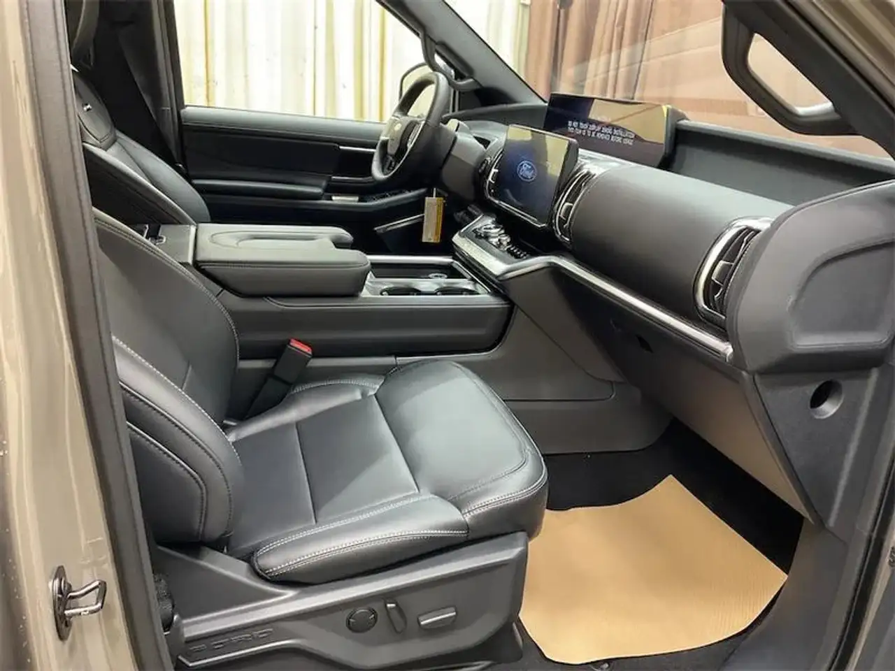 Ford Expedition снимка Ford Expedition