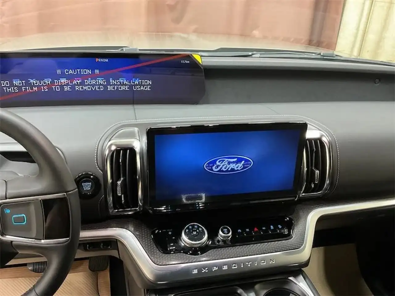 Ford Expedition снимка Ford Expedition