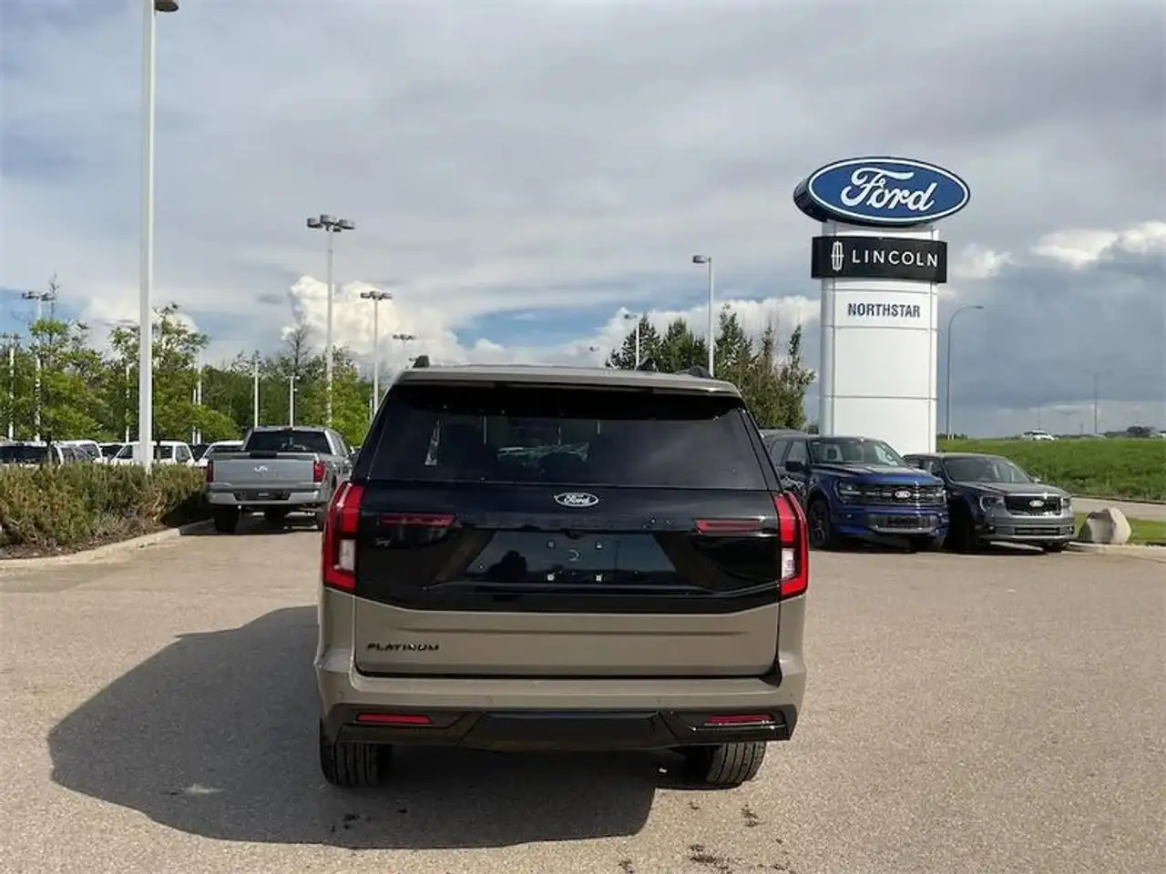 Ford Expedition снимка Ford Expedition