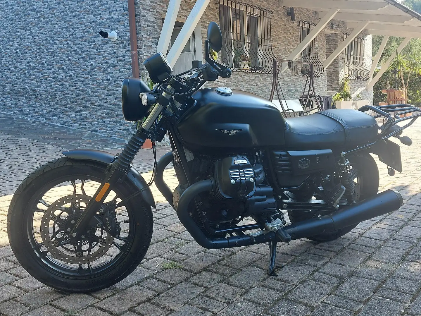 Moto Guzzi V 7 Stone Negru - 2