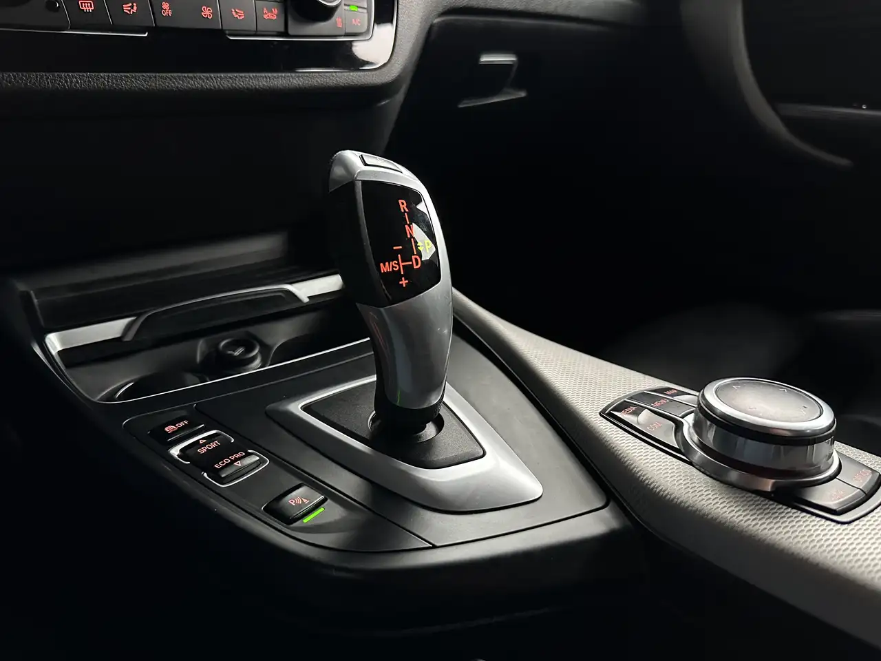 BMW 118 — photo 3 sur 43