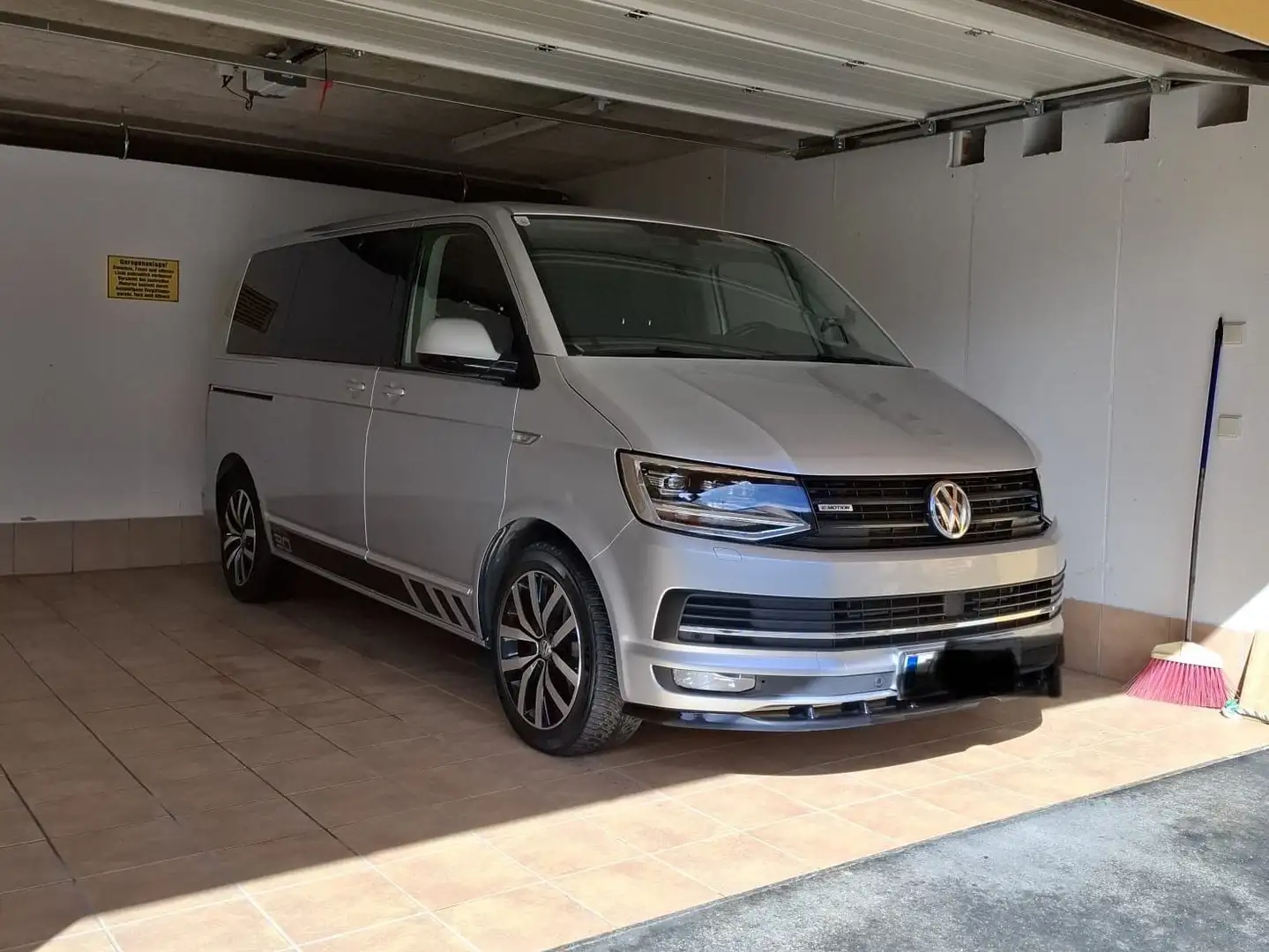 Volkswagen T6 Multivan Multivan Highline 2,0 TDI BMT DSG Highline Stříbrná - 1
