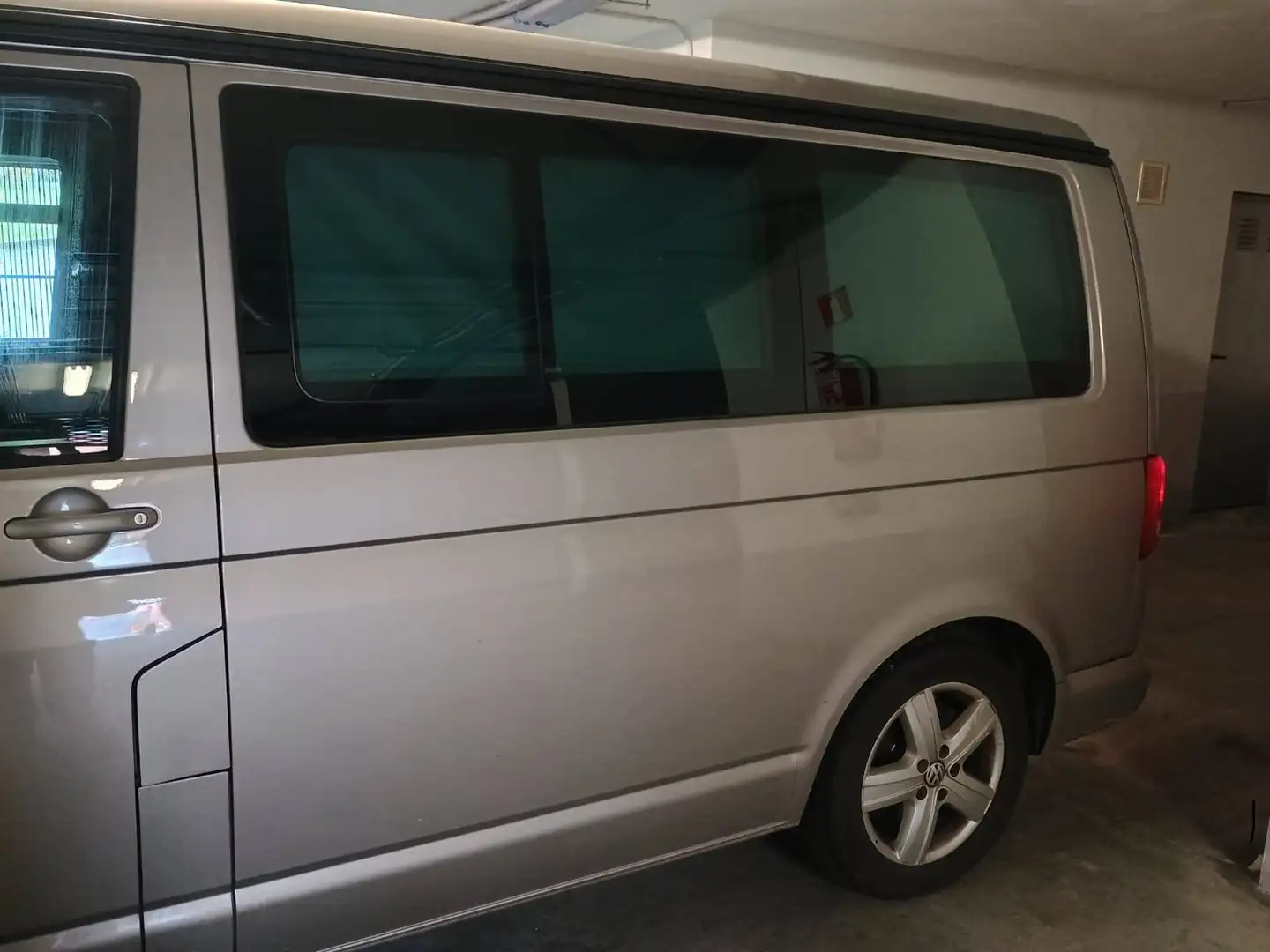Volkswagen T5 California California 2.0Bi-TDI BMT Beach Ed. T.E. Beach Edition Techo Elevable Gris - 2