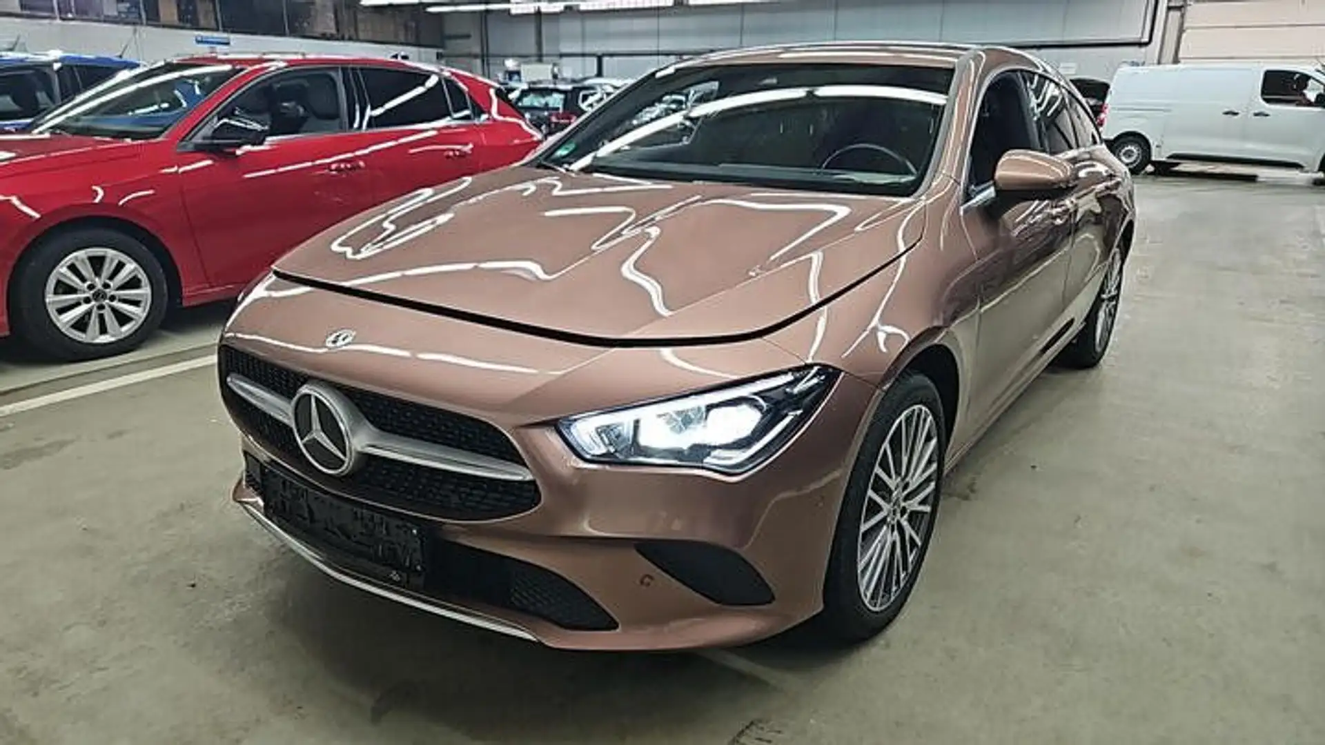 Mercedes-Benz CLA 250 *Ambi*18"* Gold - 1