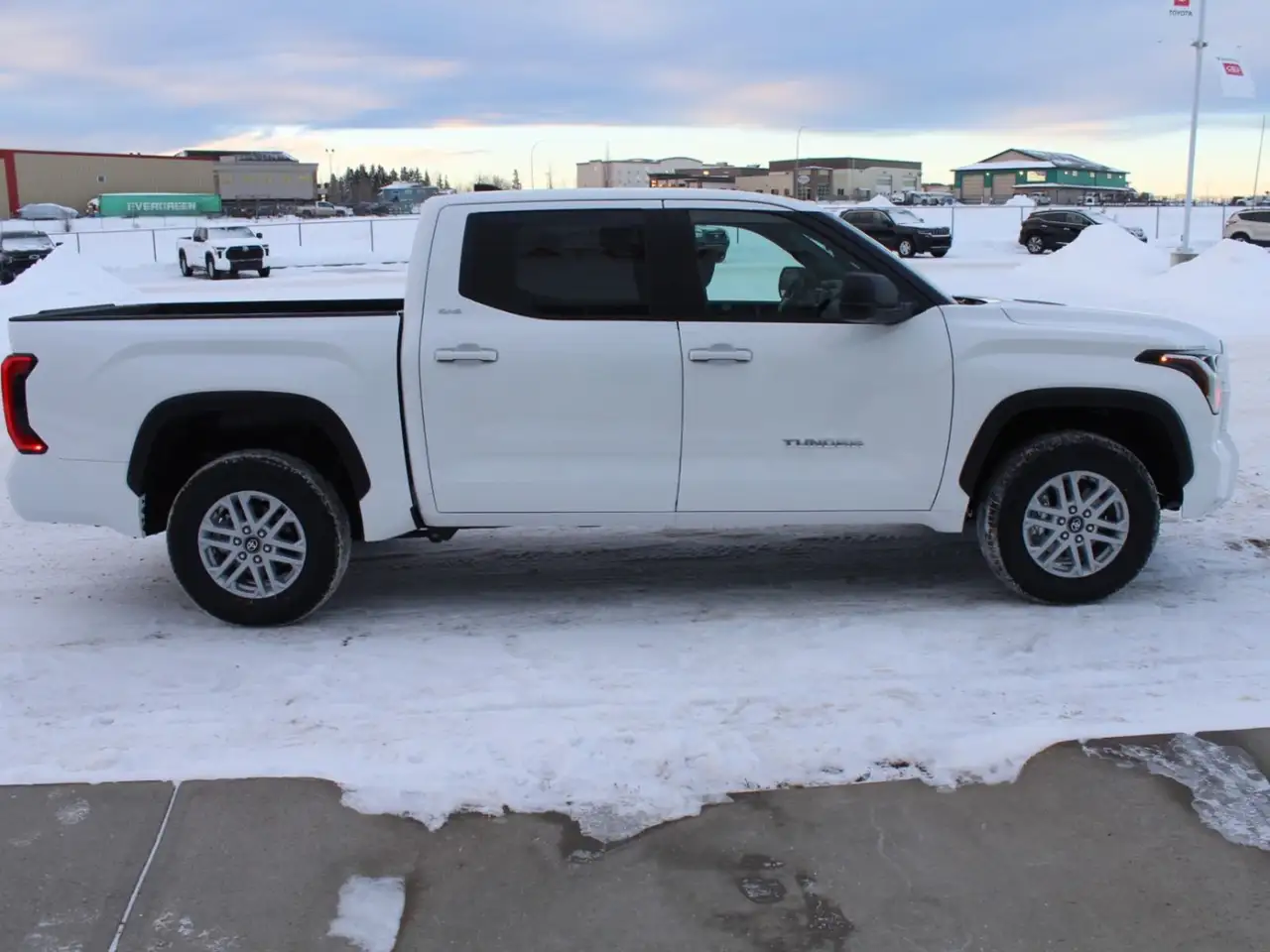 Toyota Tundra снимка Toyota Tundra