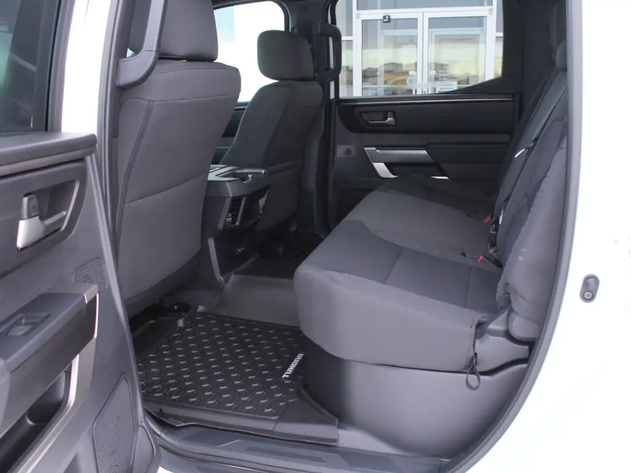 Toyota Tundra снимка Toyota Tundra