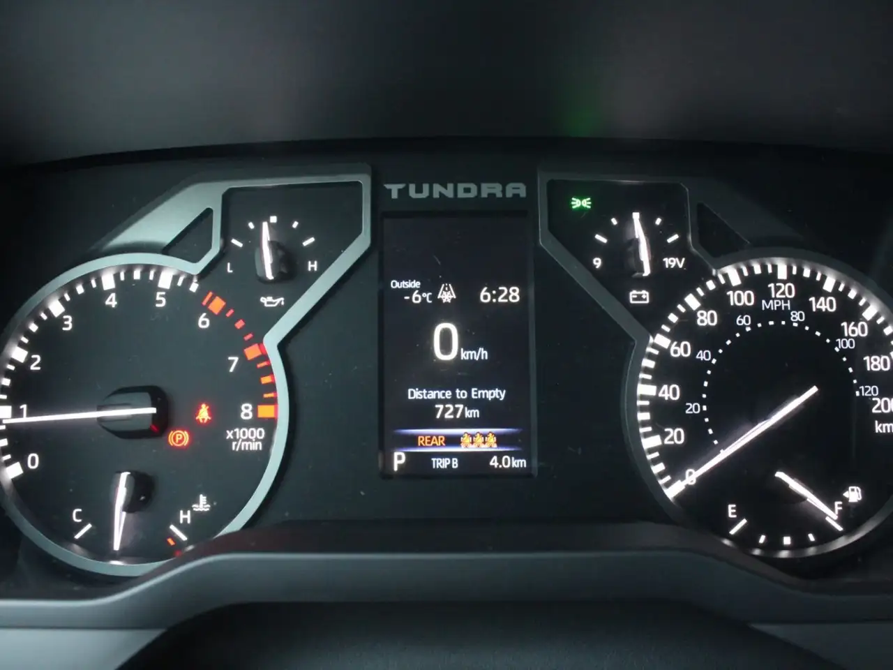 Toyota Tundra снимка Toyota Tundra