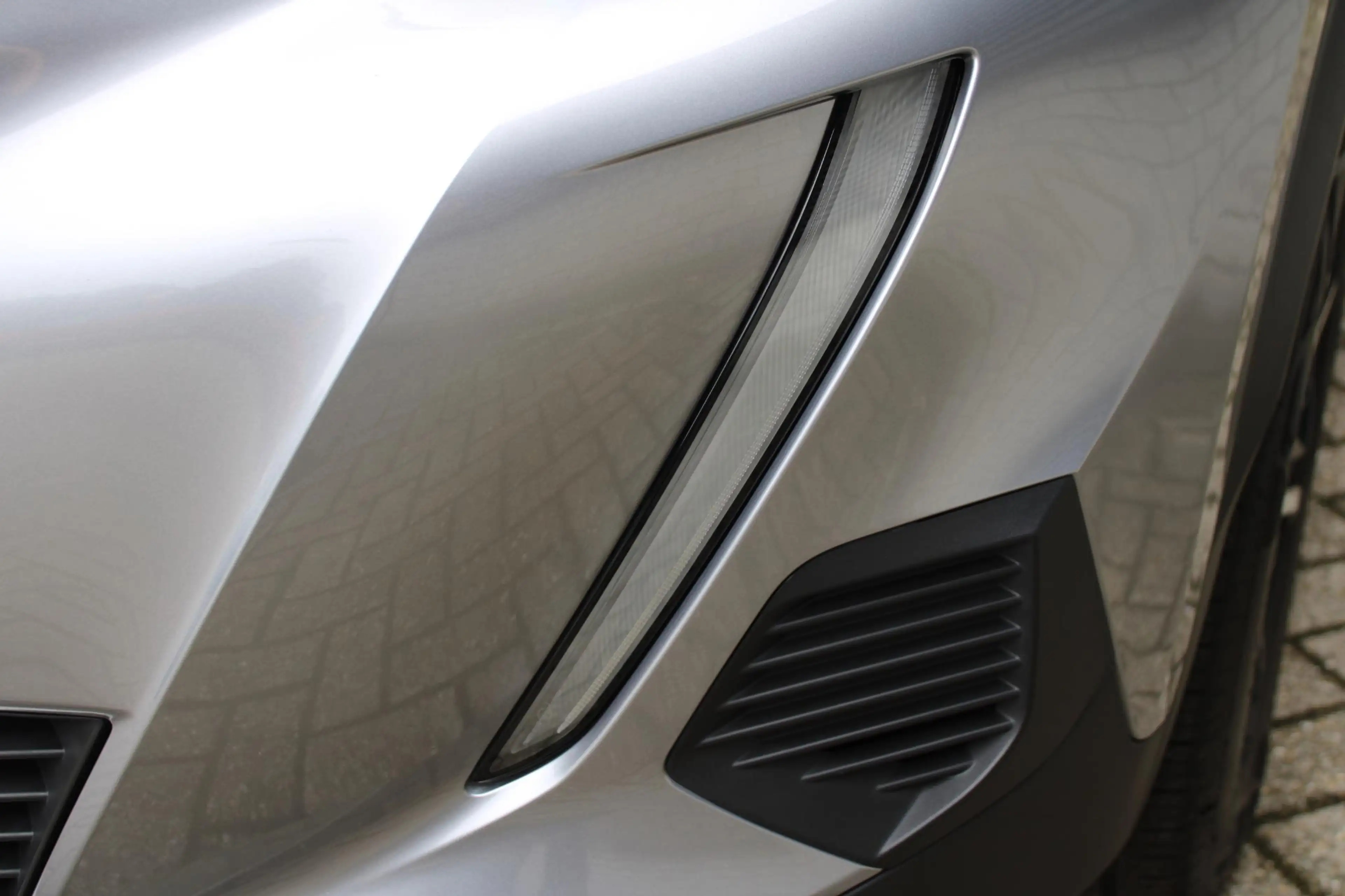 Peugeot e-2008 EV Allure 50 kWh — photo 14
