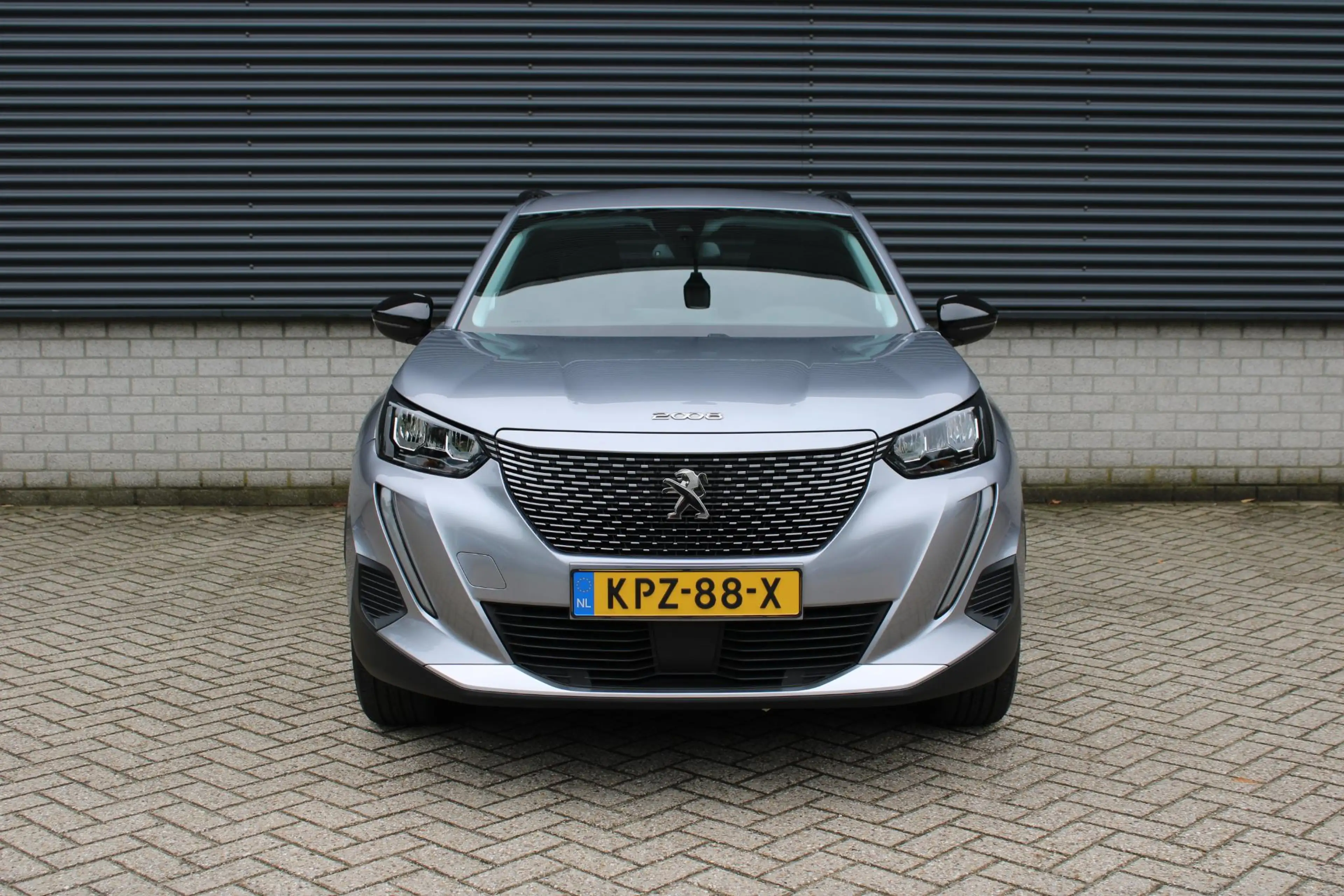 Peugeot e-2008 EV Allure 50 kWh — photo 3