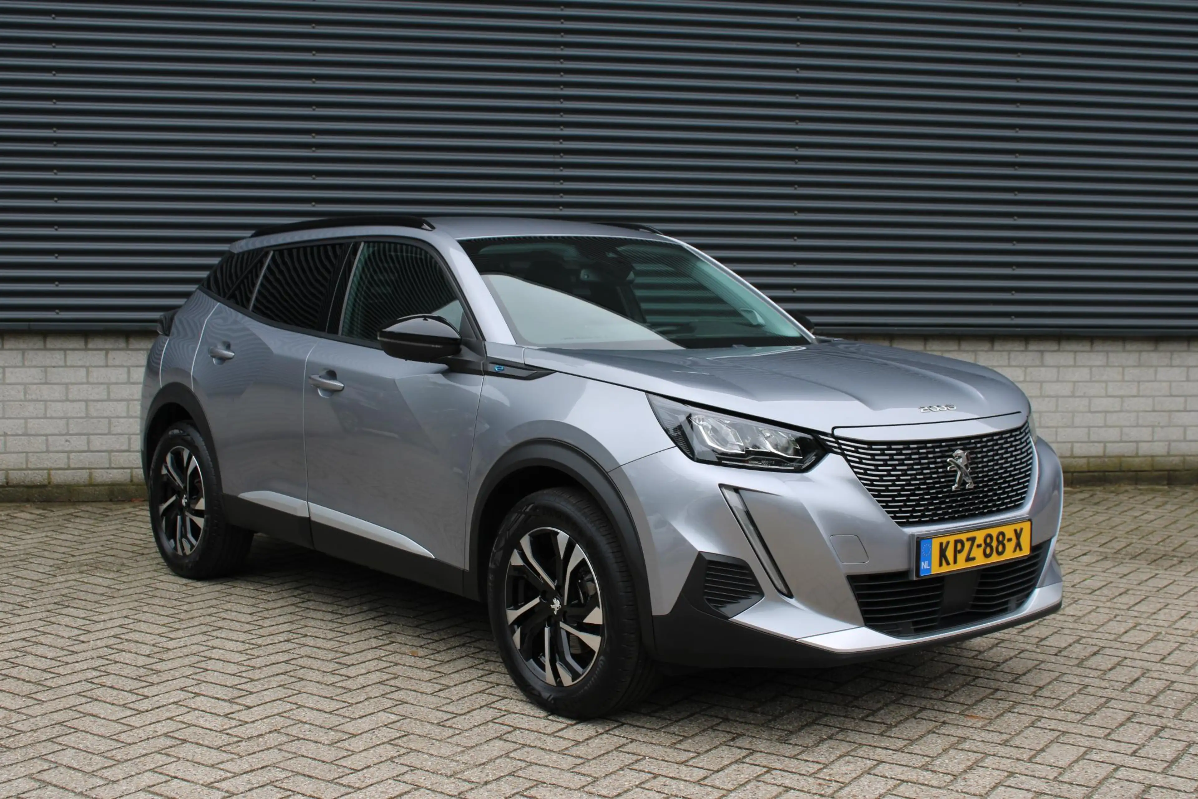 Peugeot e-2008 EV Allure 50 kWh — photo 4