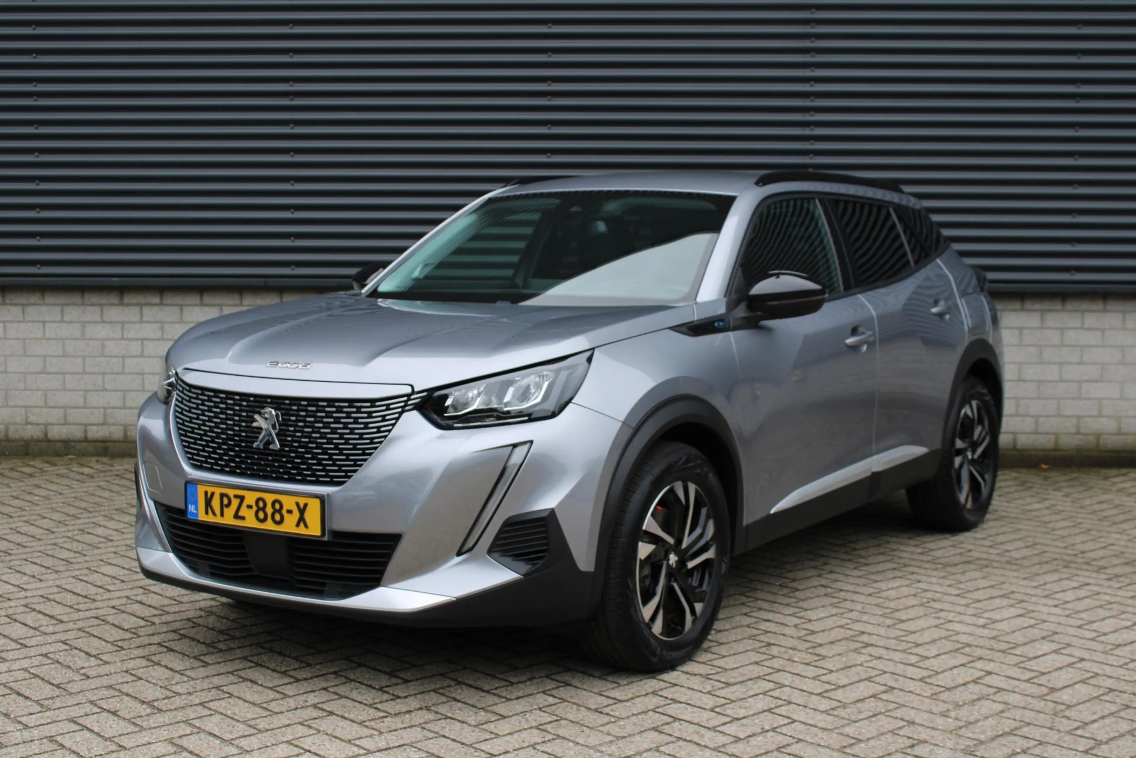 Peugeot e-2008 EV Allure 50 kWh — photo 2