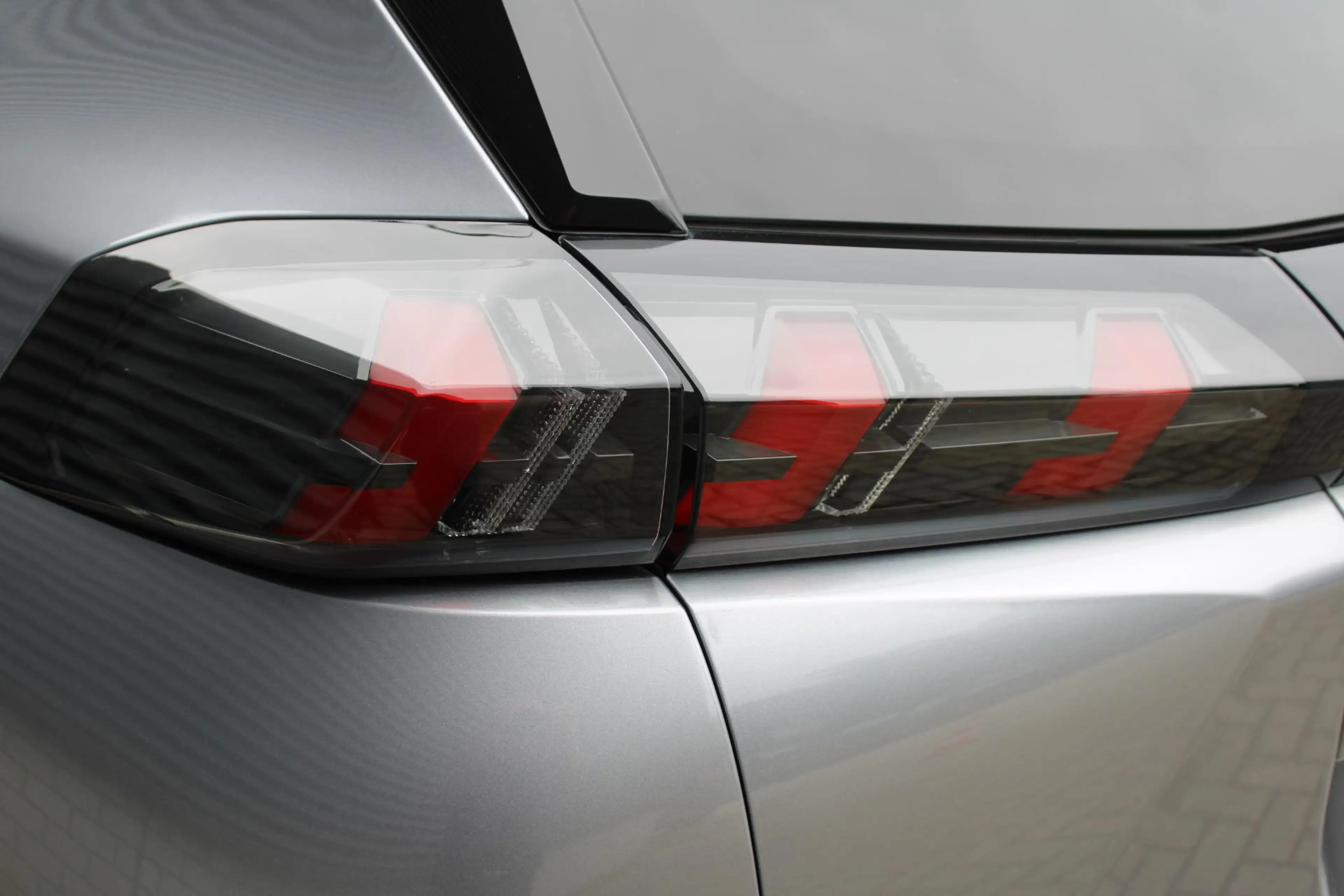 Peugeot e-2008 EV Allure 50 kWh — photo 7
