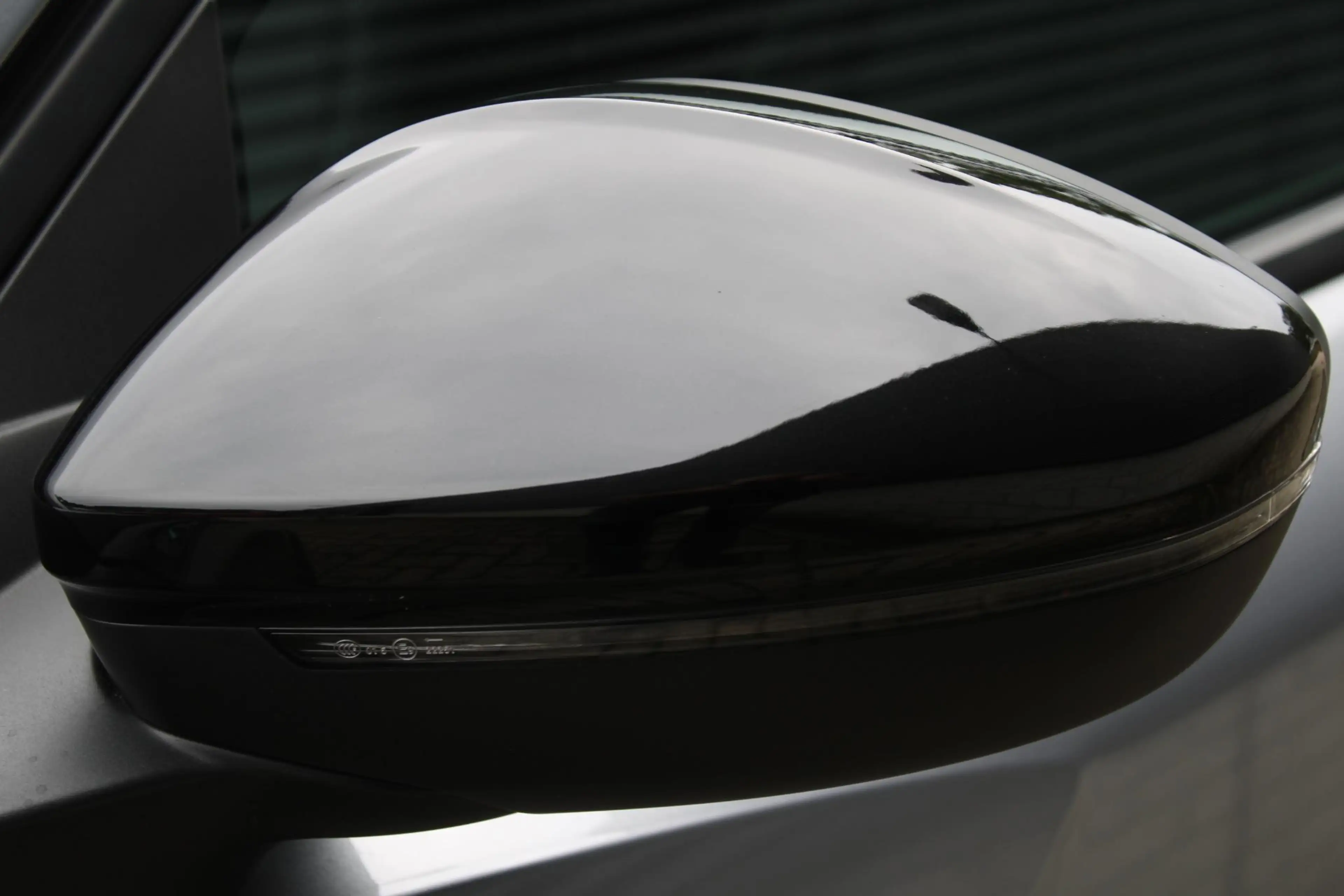 Peugeot e-2008 EV Allure 50 kWh — photo 11