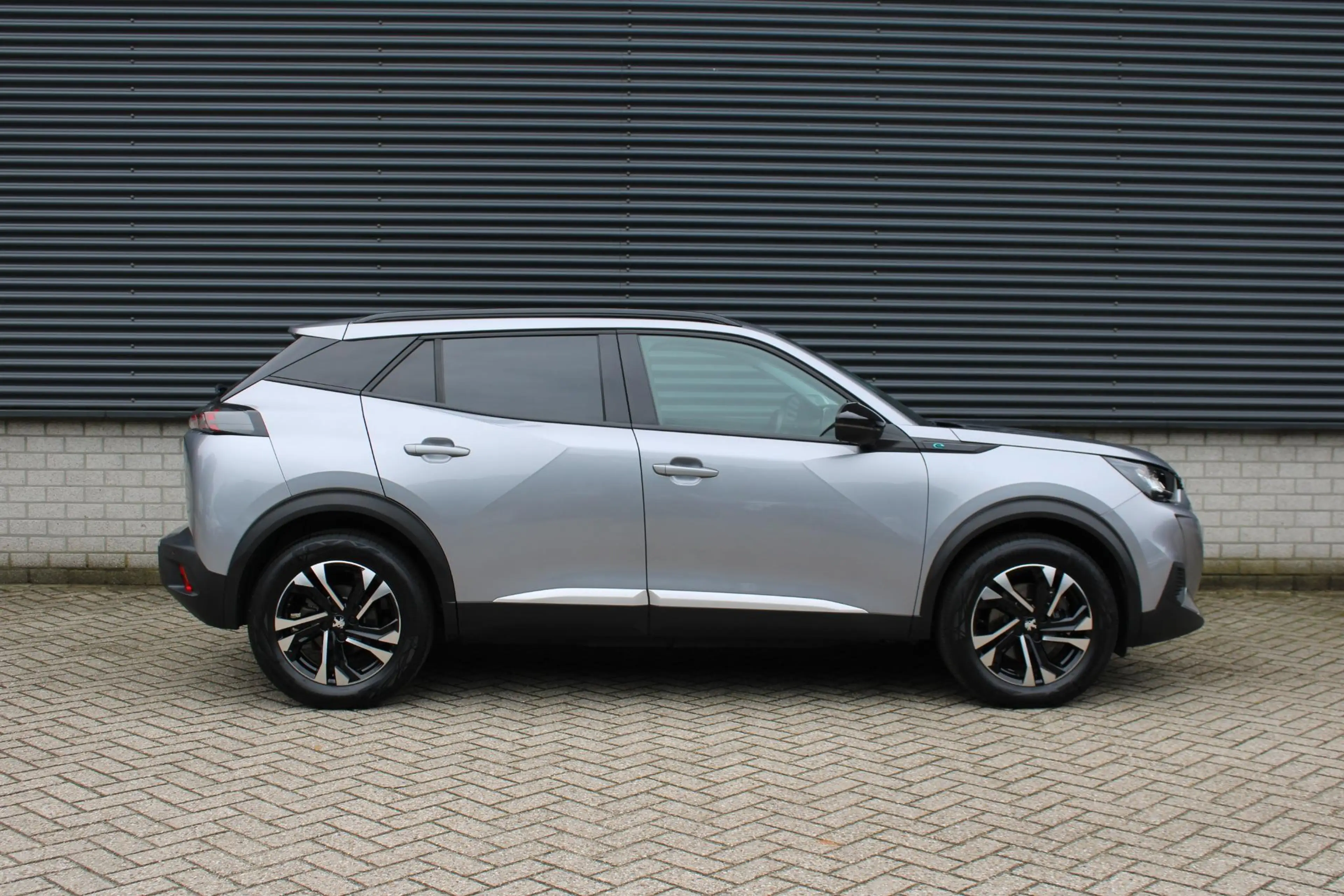 Peugeot e-2008 EV Allure 50 kWh — photo 5