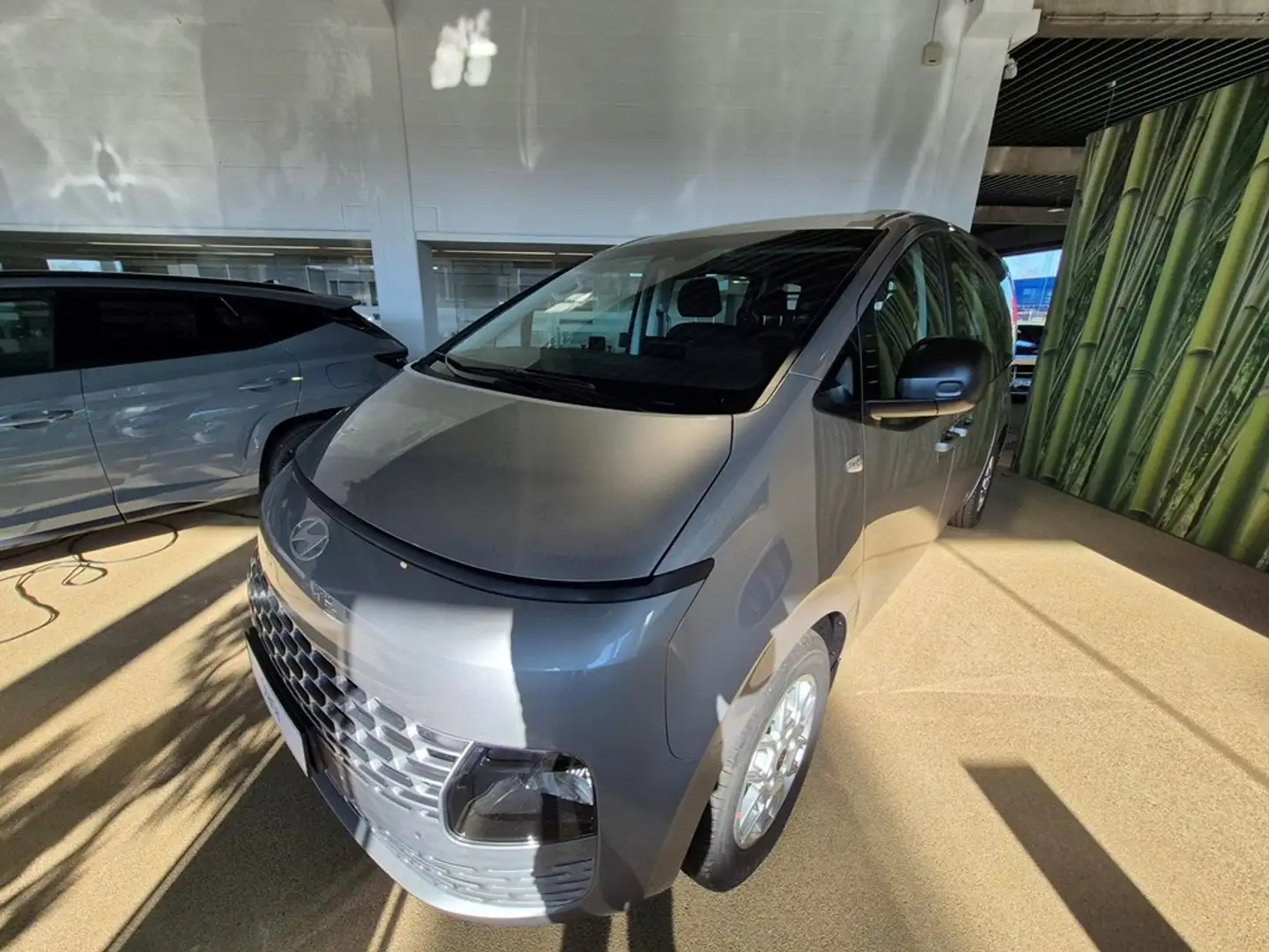 Hyundai STARIA van techno Argent - 1