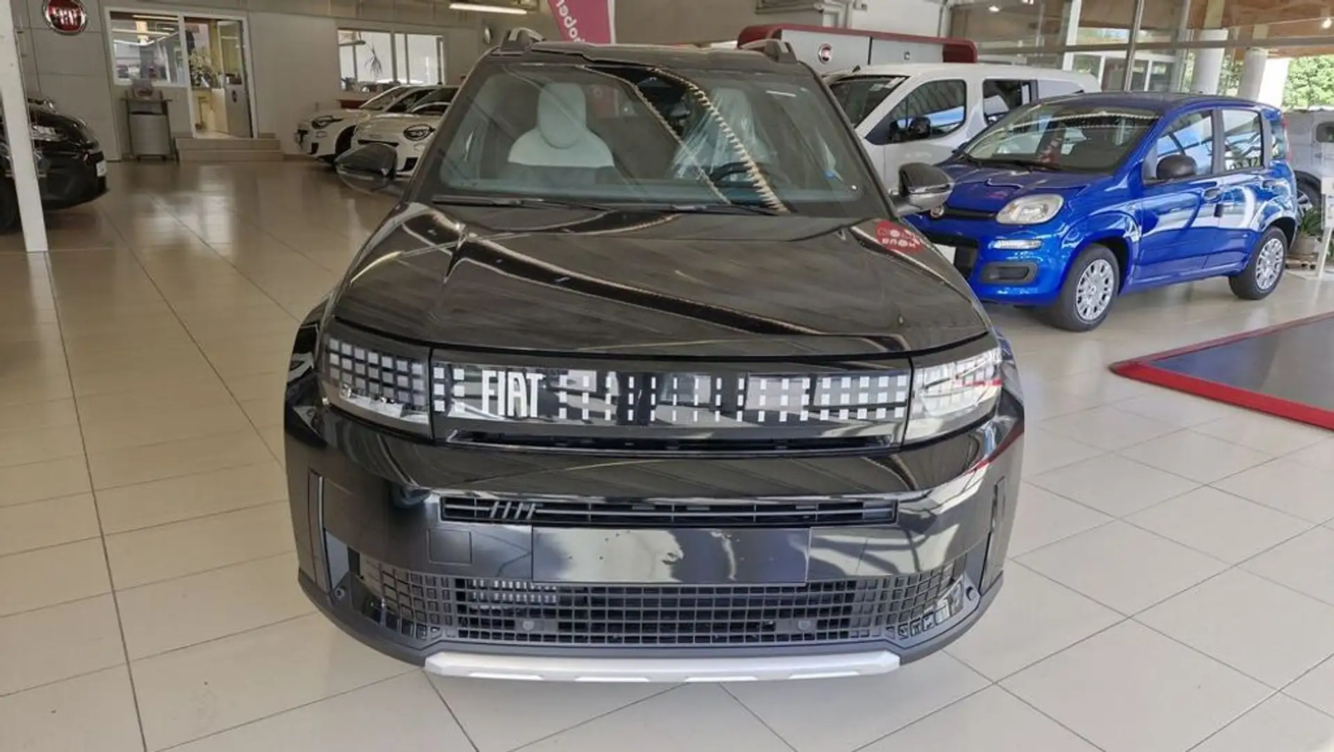 Fiat Grande Panda 1.2 eDCT 74 kW La Prima Schwarz - 2