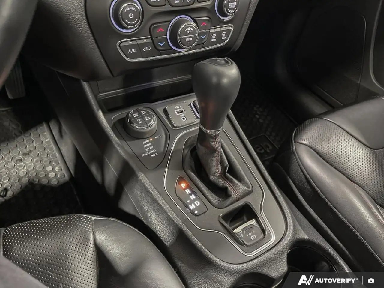 Jeep Cherokee photo Jeep Cherokee