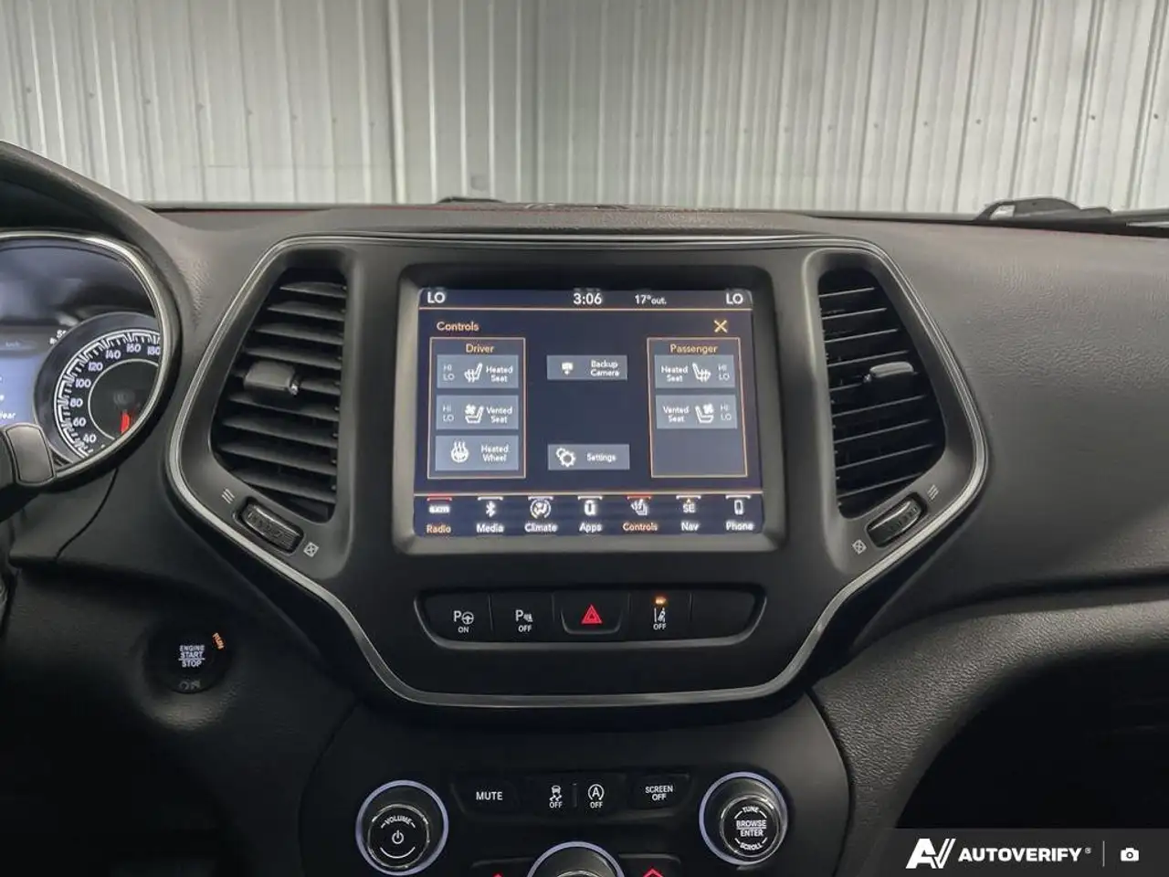 Jeep Cherokee photo Jeep Cherokee