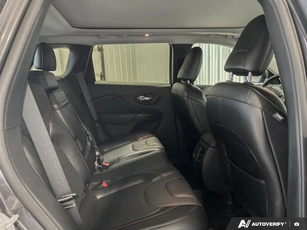 Jeep Cherokee photo Jeep Cherokee