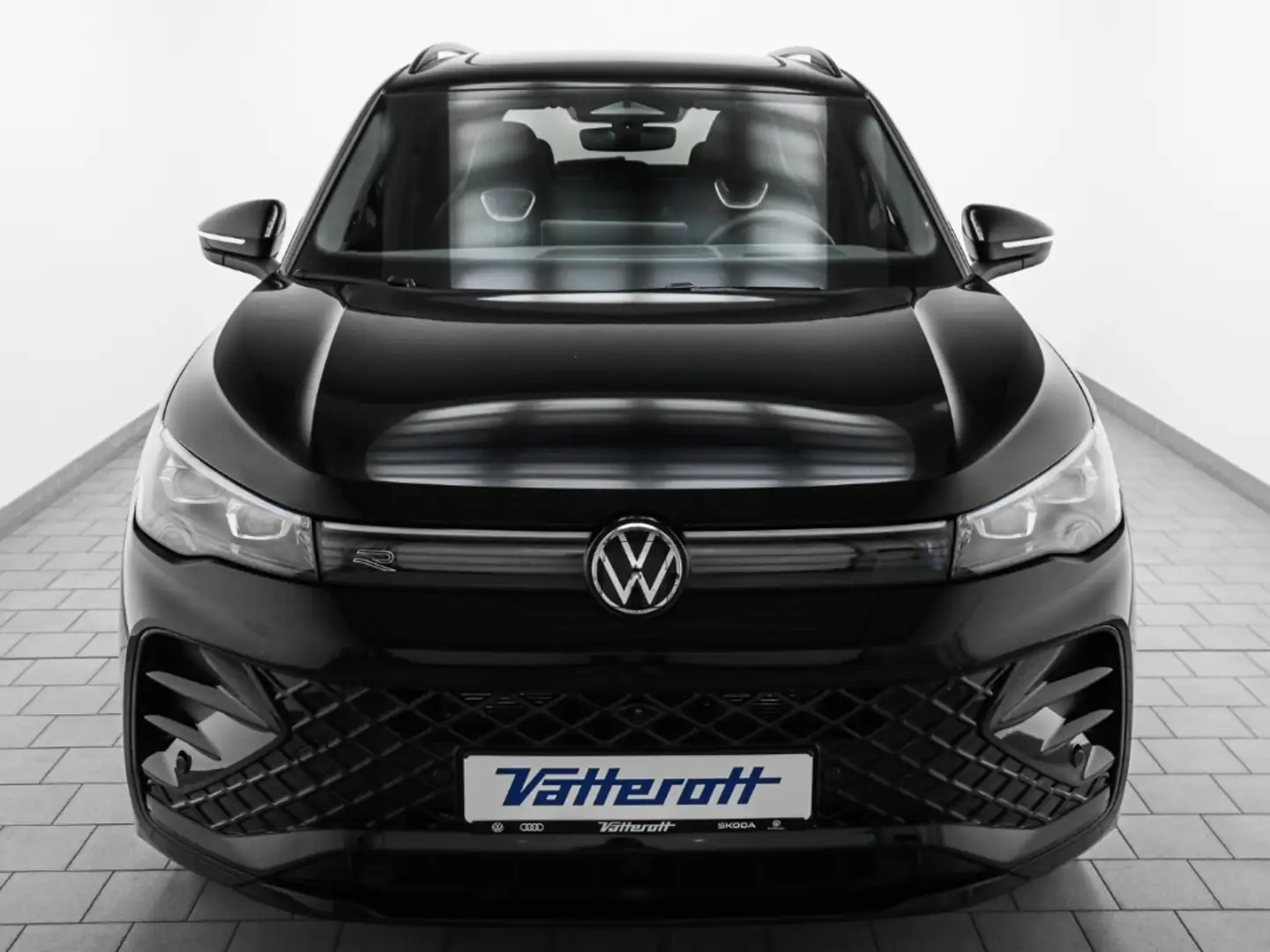 Volkswagen Tiguan 2.0 TSI 4M R-Line AHK Navi Pano IQ.Light Schwarz - 2