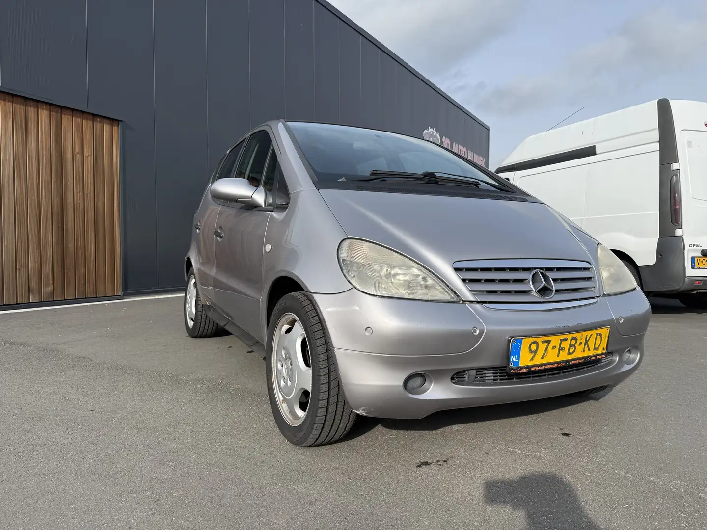 Mercedes-Benz A 190 Elegance New Apk Grau - 2