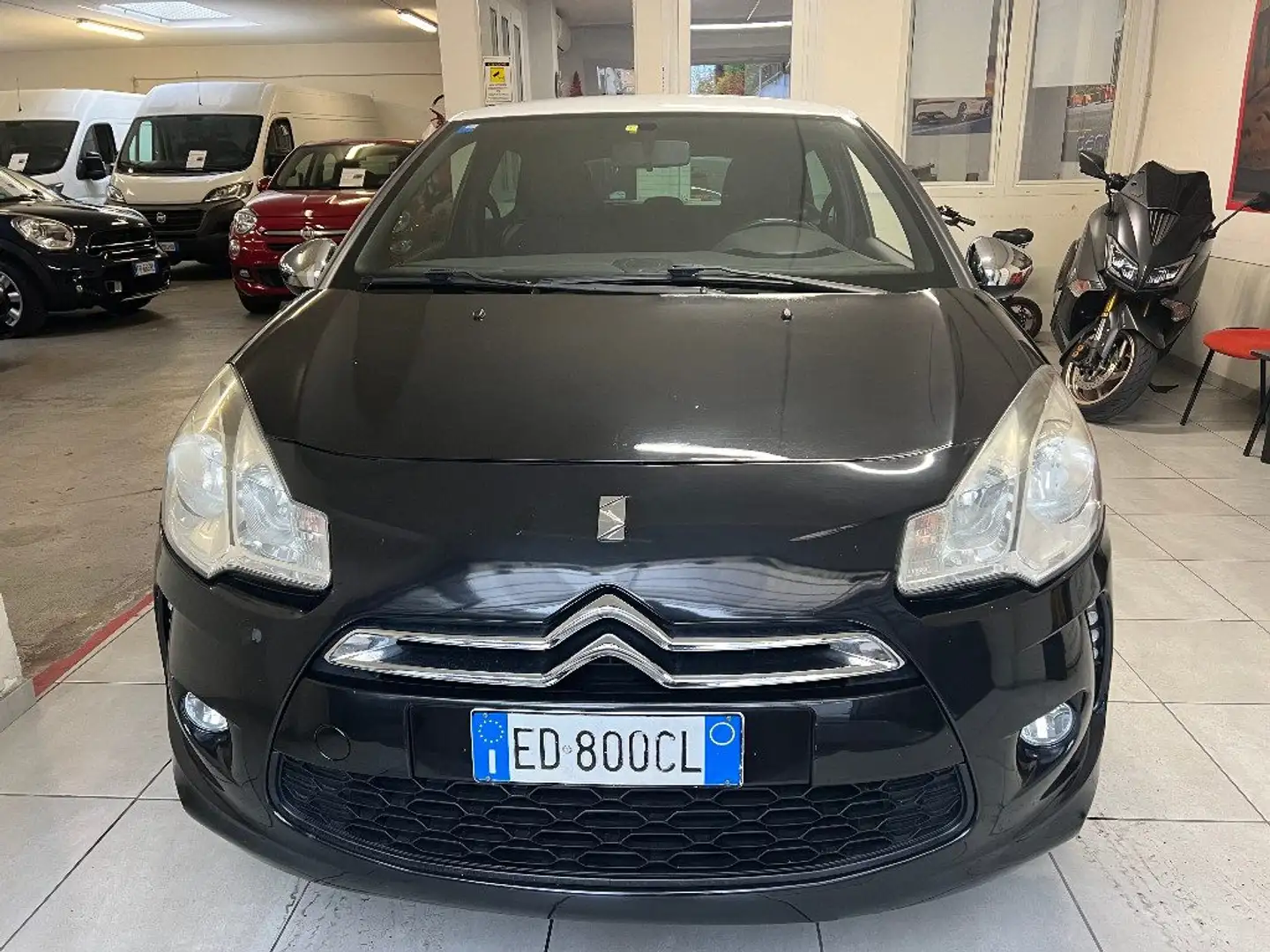 DS Automobiles DS 3 1.6 HDi 90 So Chic Czarny - 2