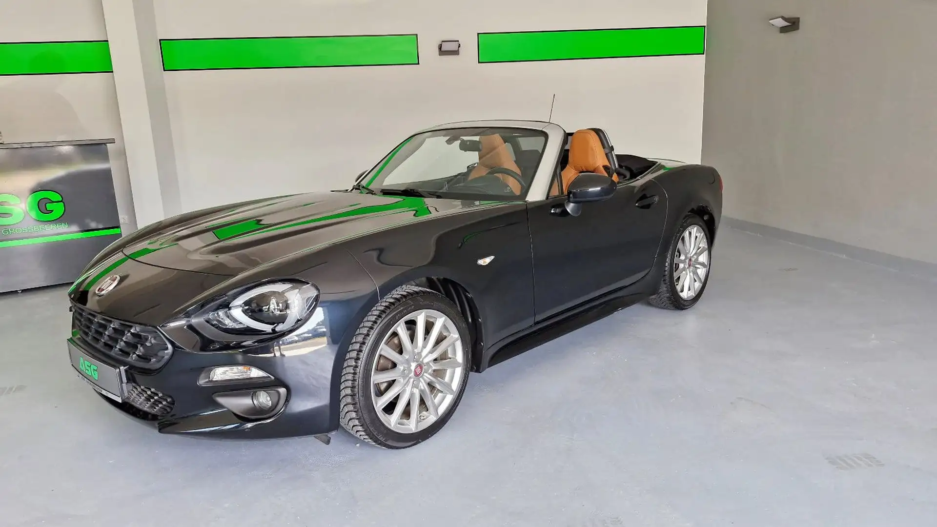 Fiat 124 Spider Lusso - Premium Paket / LED / Leder Schwarz - 1