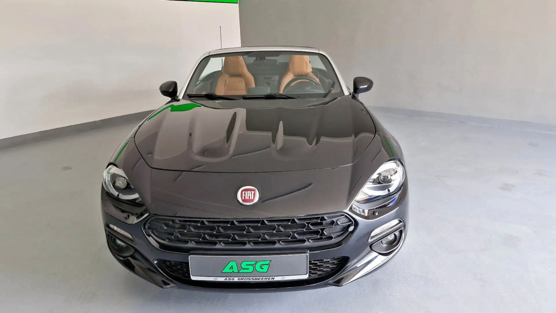 Fiat 124 Spider Lusso - Premium Paket / LED / Leder Schwarz - 2