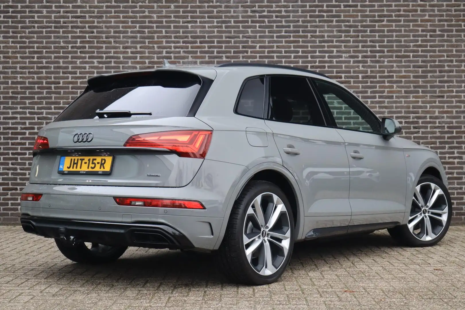 Audi Q5 55 TFSIe 367pk quattro Competition | Panoramadak | Gris - 2