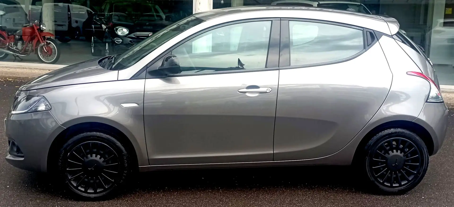 Lancia Ypsilon Ypsilon 1.0 FireFly Hybrid 70 Cv Silver S&S Grigio - 2
