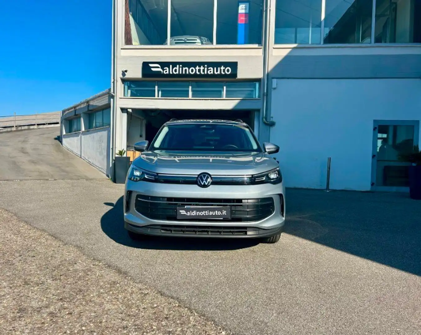Volkswagen Tiguan Tiguan 2.0 TDI 150 CV DSG Life Argento - 2