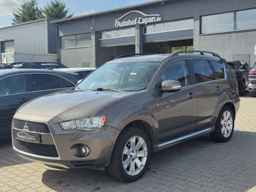 Outlander 2.2 DI-D 4WD/Instyle/AHK/Autom./7.Sitz/Leder/