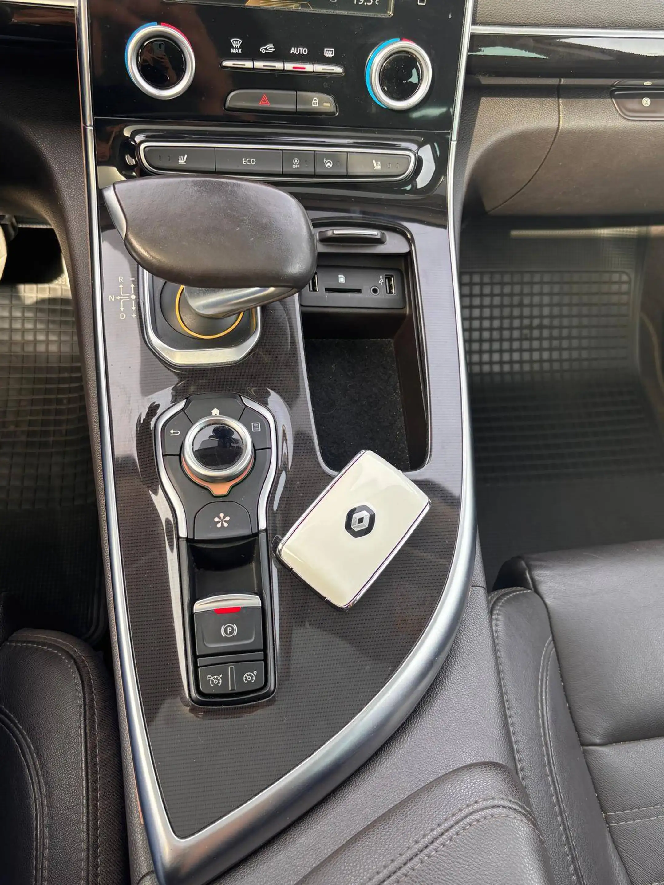 Renault Espace Espace Initiale Paris Energy dCi 160 EDC Initiale Paris — photo 11