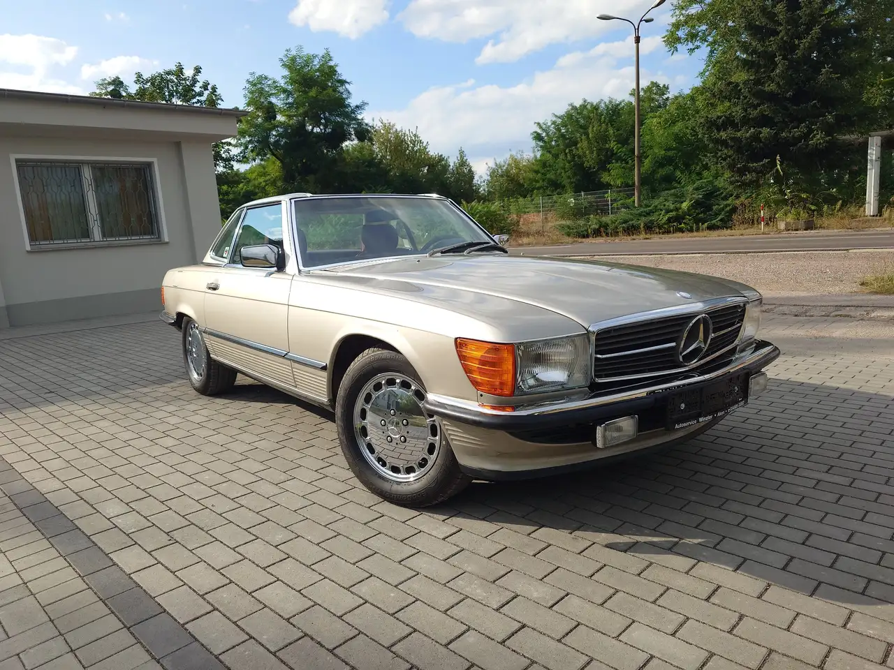 Mercedes-Benz SL 560