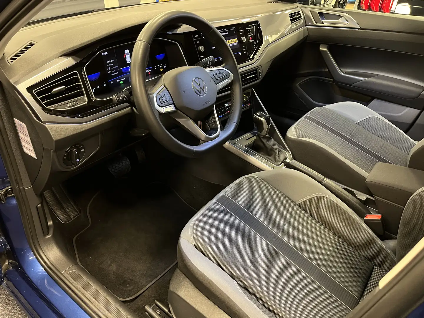 Volkswagen Polo 1.0 TSI R-Line Business Automaat | Navigatie | Ada Blau - 2
