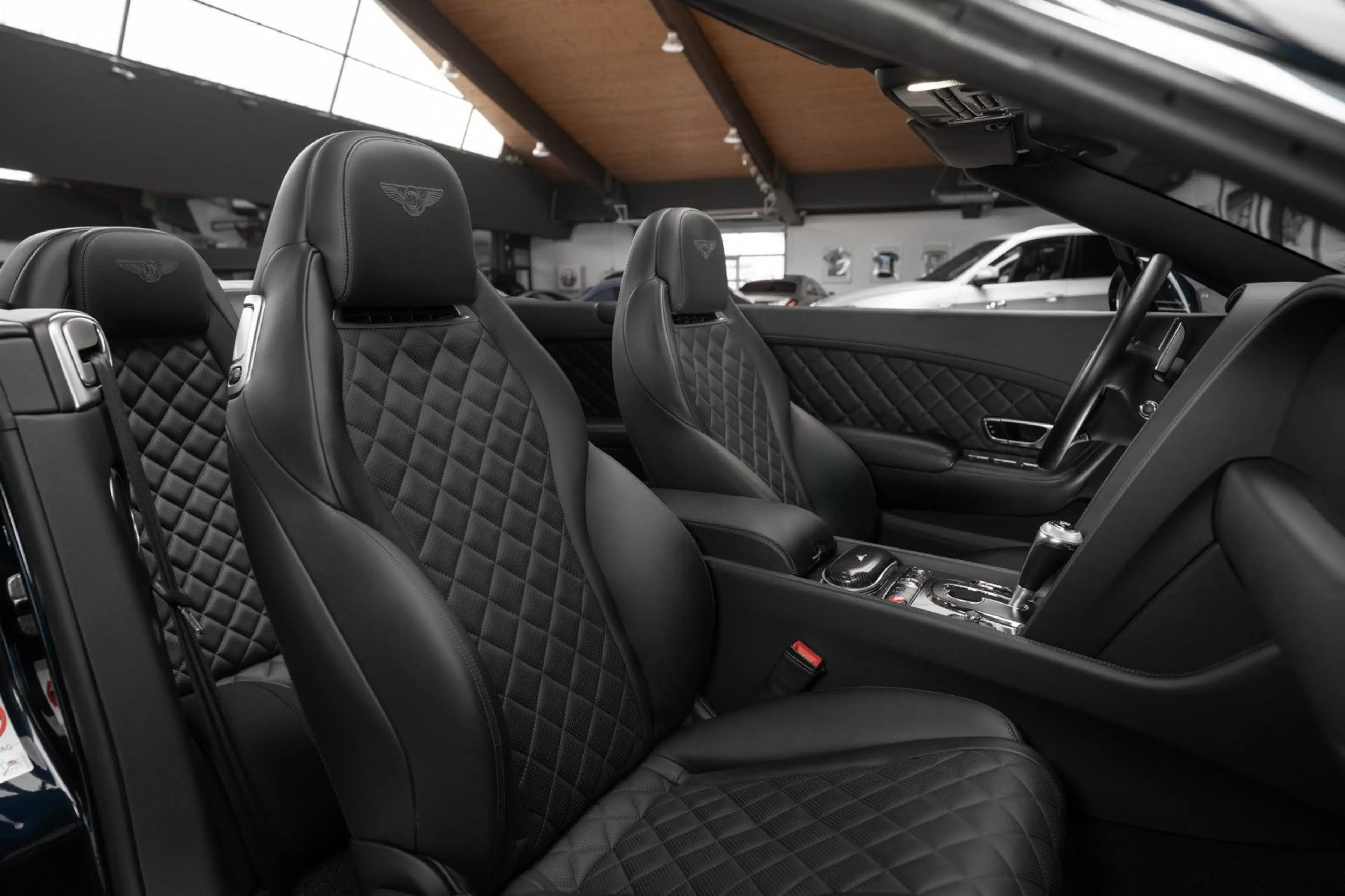 Bentley Continental GTC V8 S Convertible 528PS Mulliner — photo 6