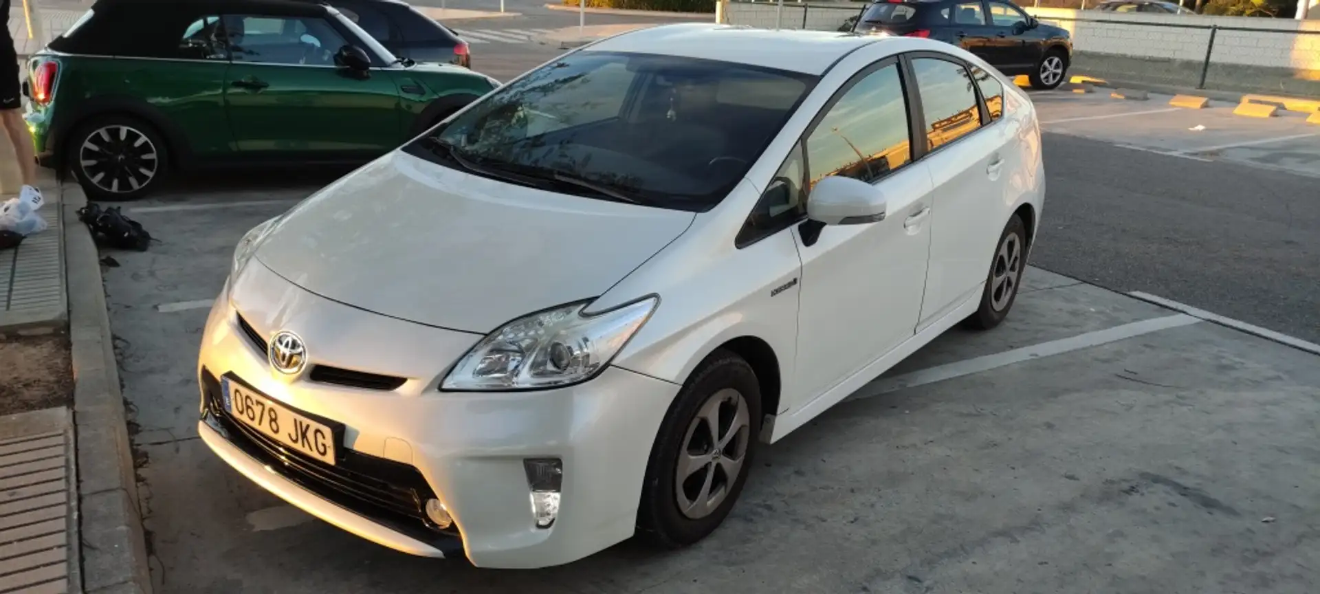 Toyota Prius Prius+ 1.8 Advance White - 1
