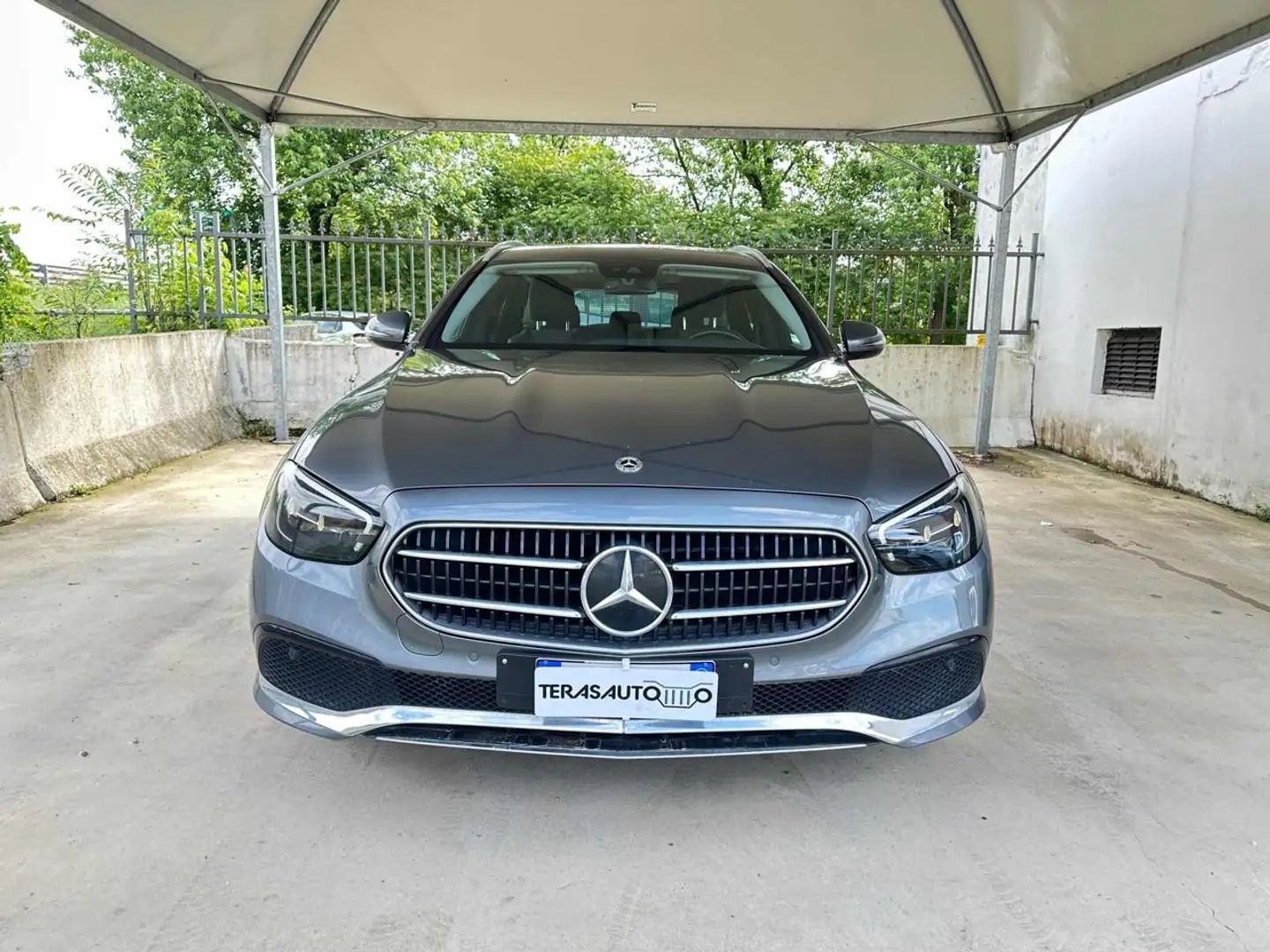 Mercedes-Benz E 200 d S.W. Auto Business Sport POCHI CHILOMETRI Grigio - 2