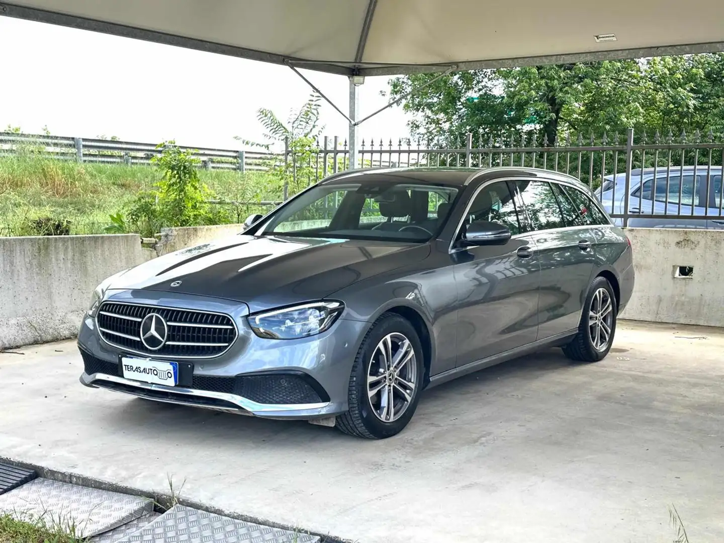 Mercedes-Benz E 200 d S.W. Auto Business Sport POCHI CHILOMETRI Grigio - 1